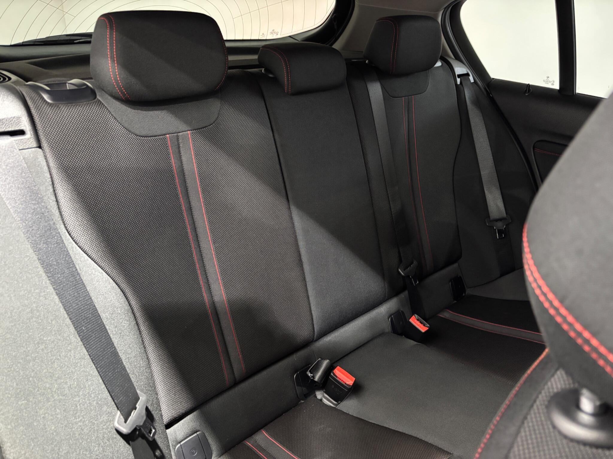 BMW 1 Series view 18