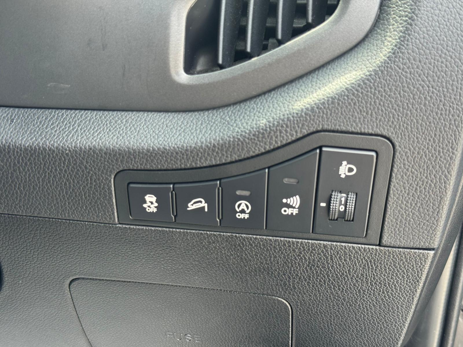 2013 Kia Sportage image 12