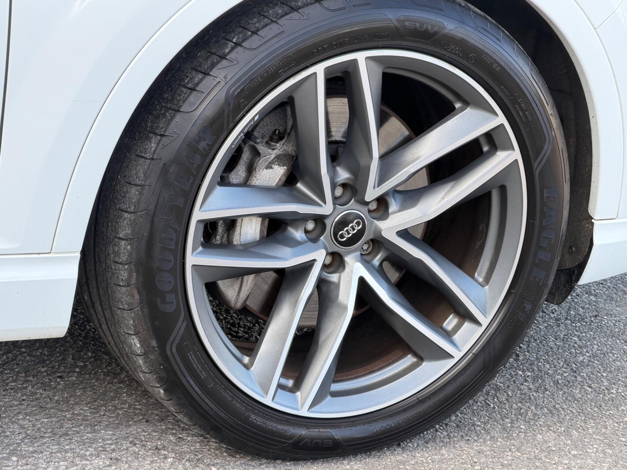 Audi Q7 view 53