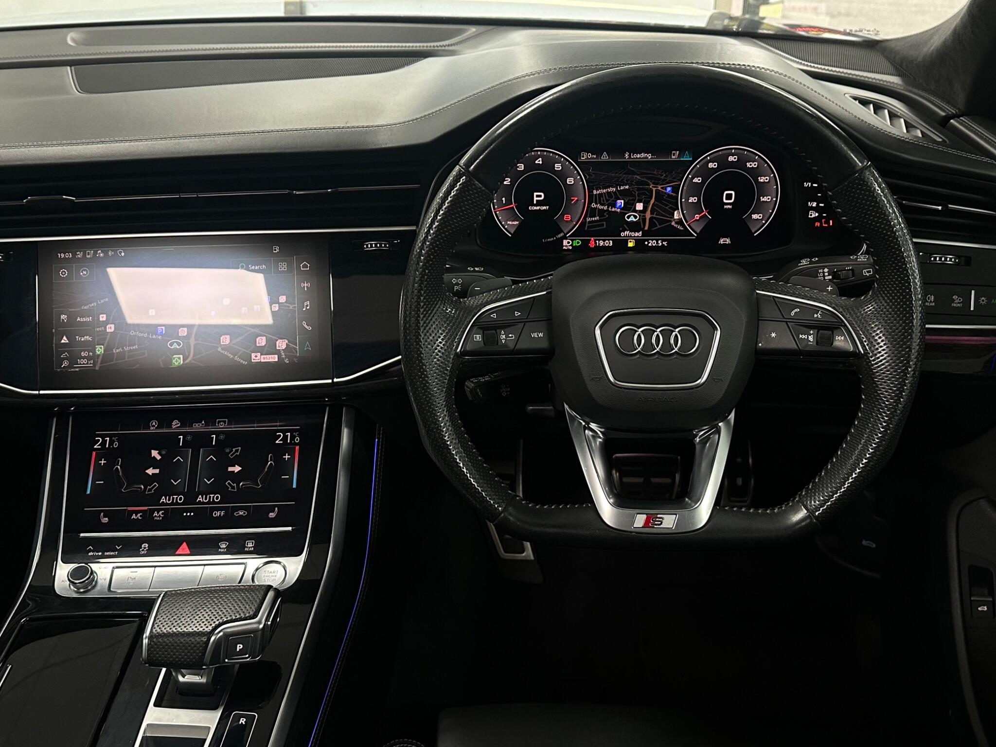 Audi Q8 view 18