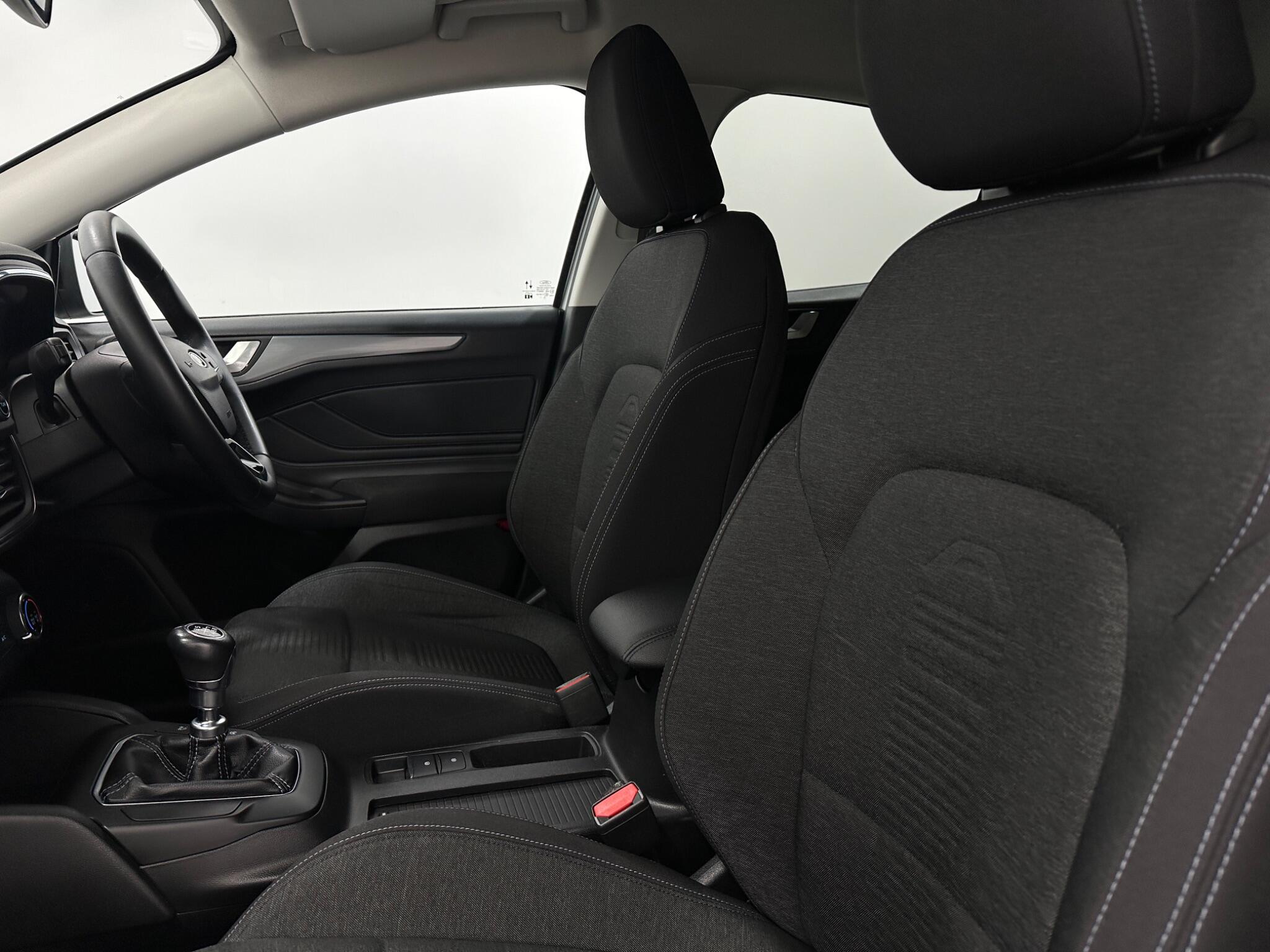 Ford Focus view 35