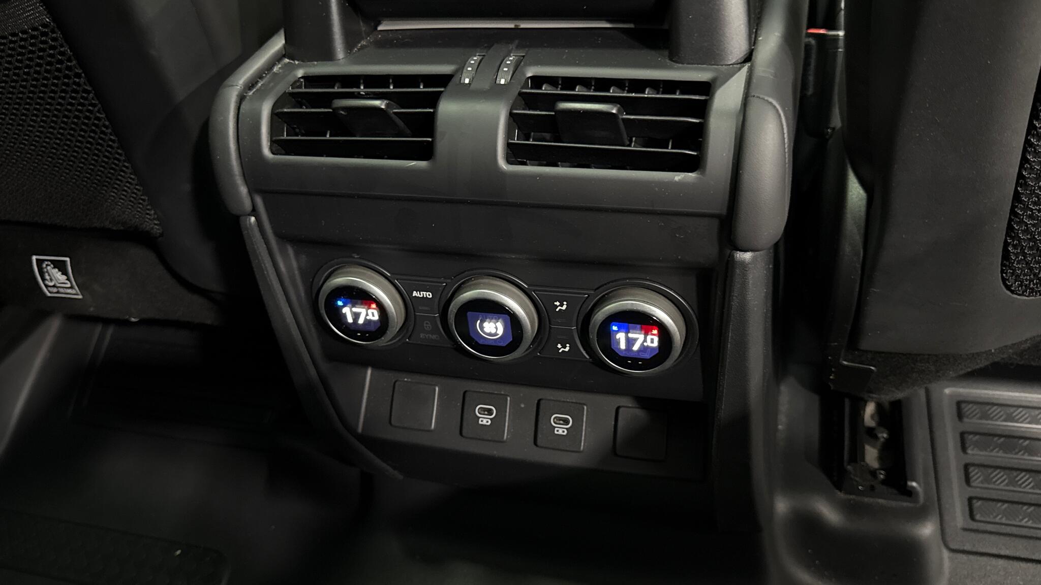 Land Rover Defender view 18