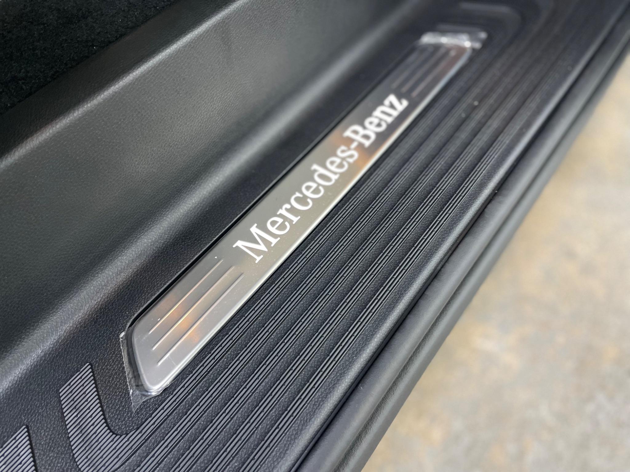 Mercedes-Benz V-Class view 42