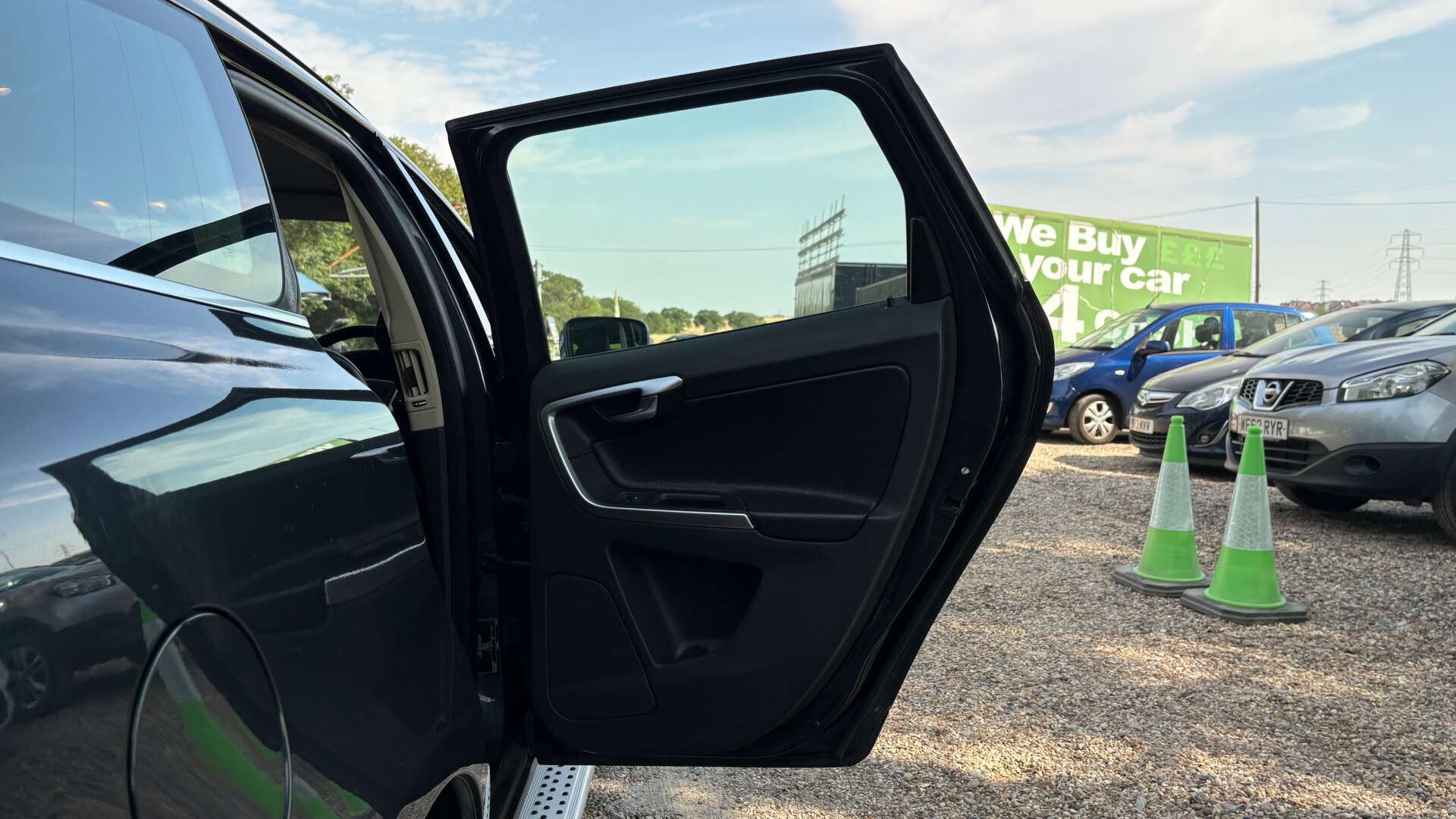 Volvo XC60 view 38