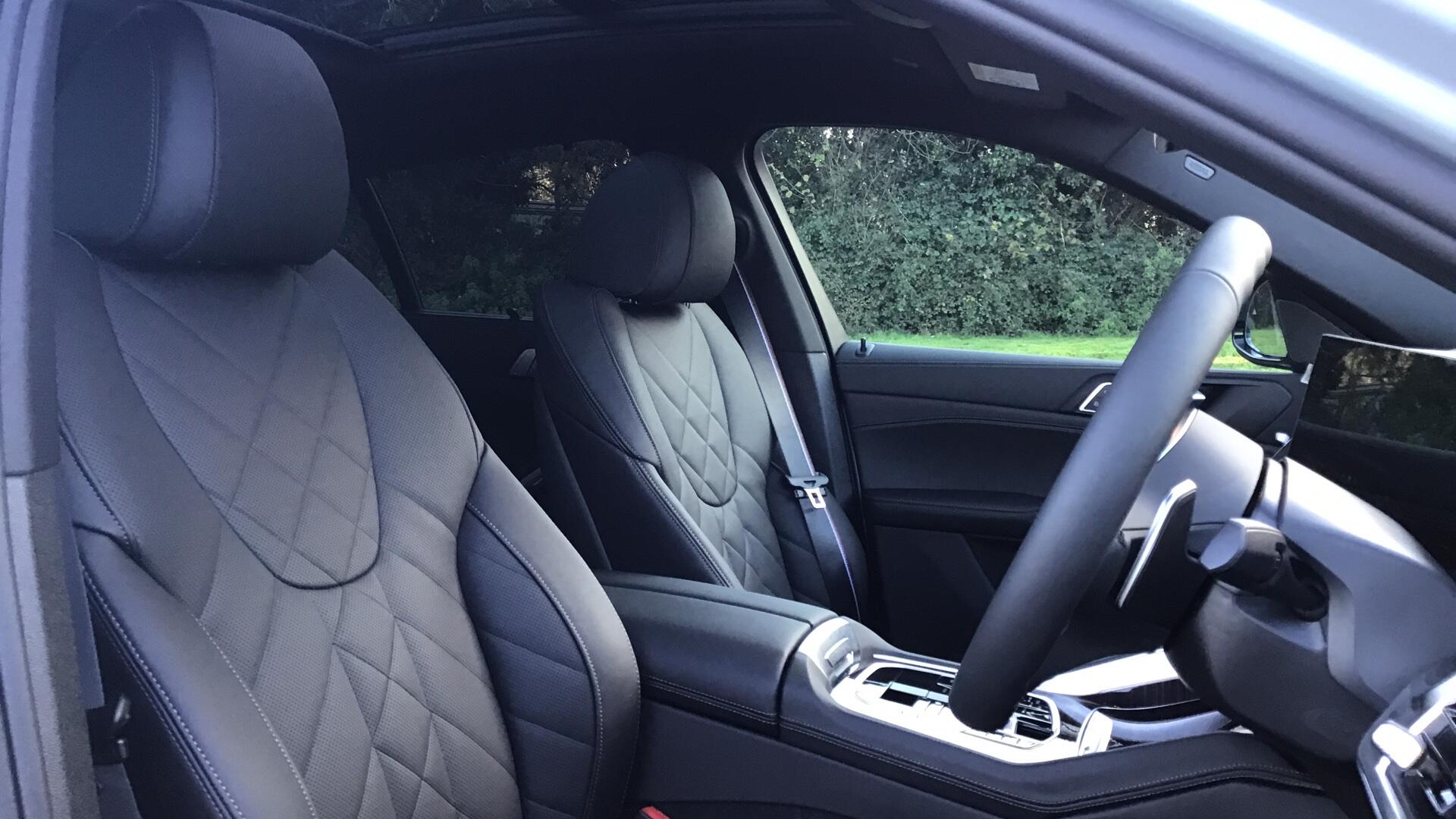 BMW X6 view 11