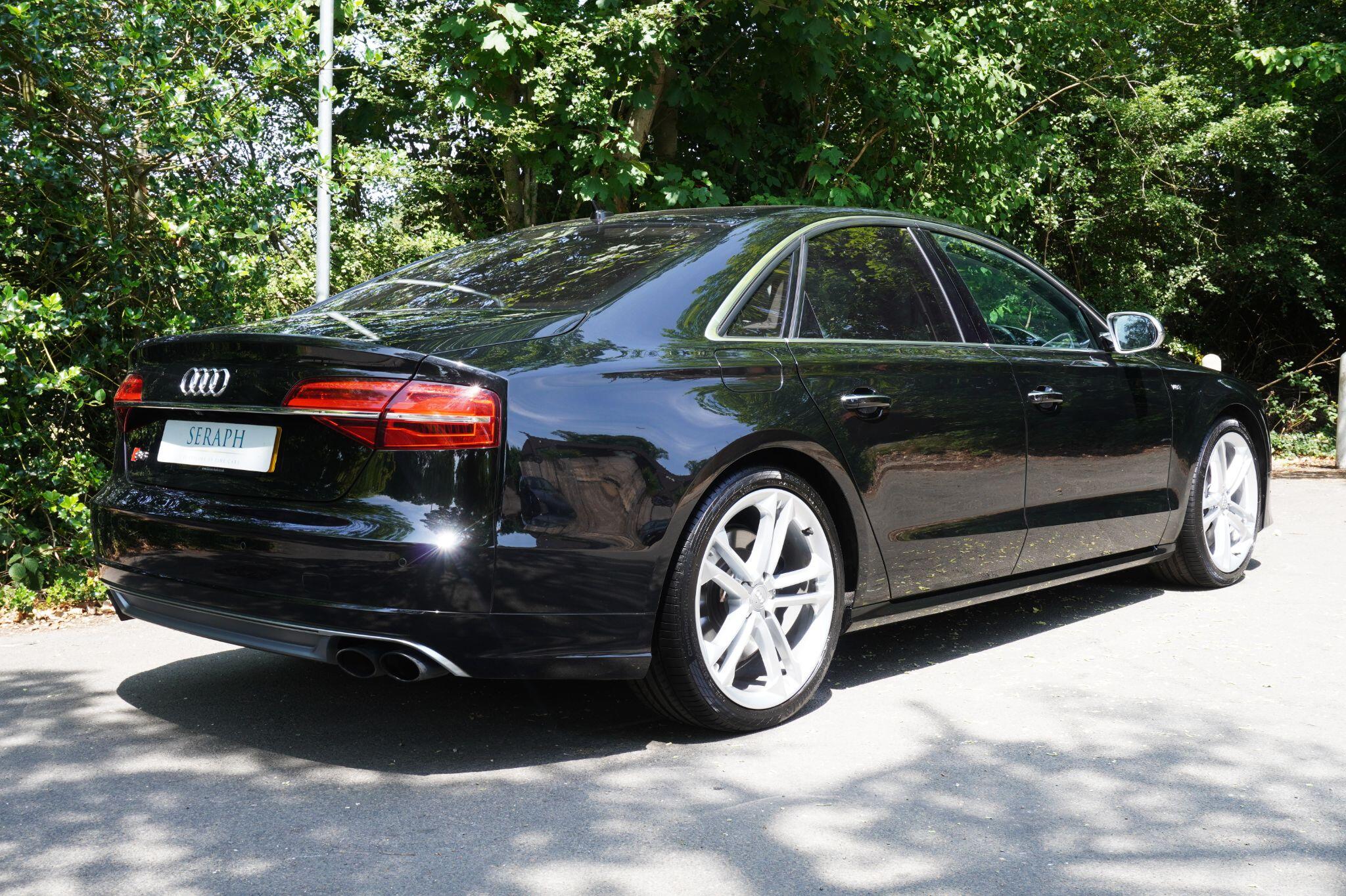 Audi S8 view 8