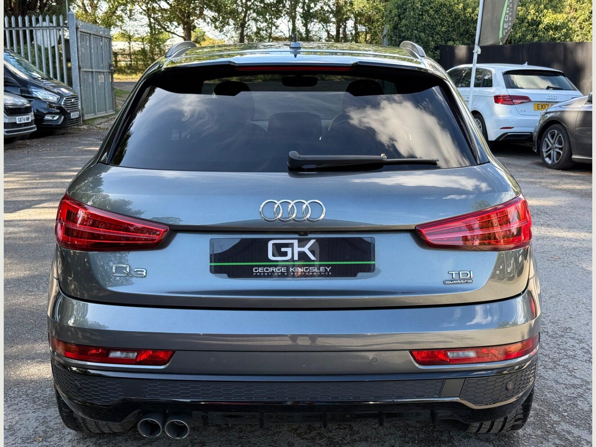 Audi Q3 view 8
