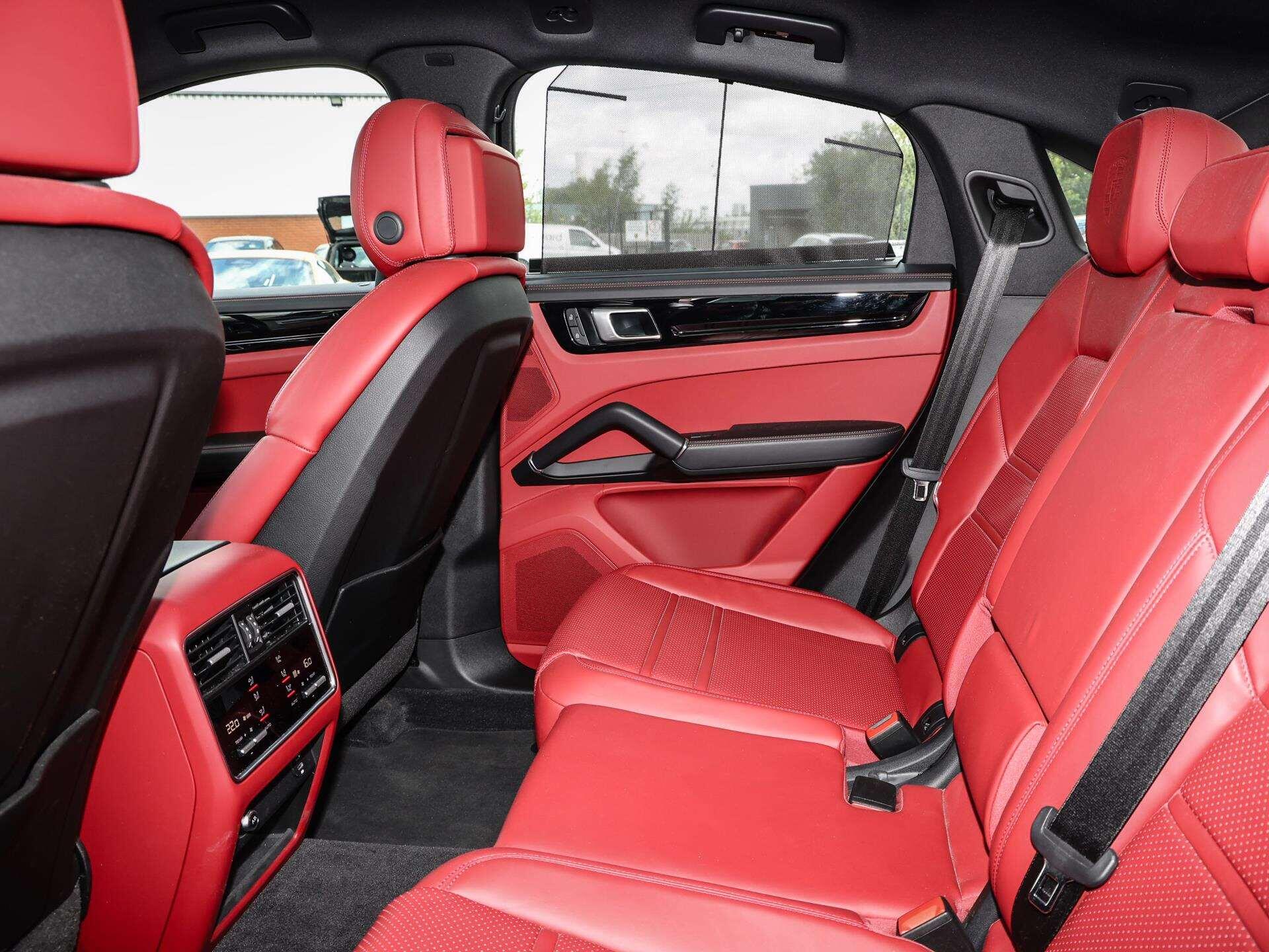 Porsche Cayenne view 14