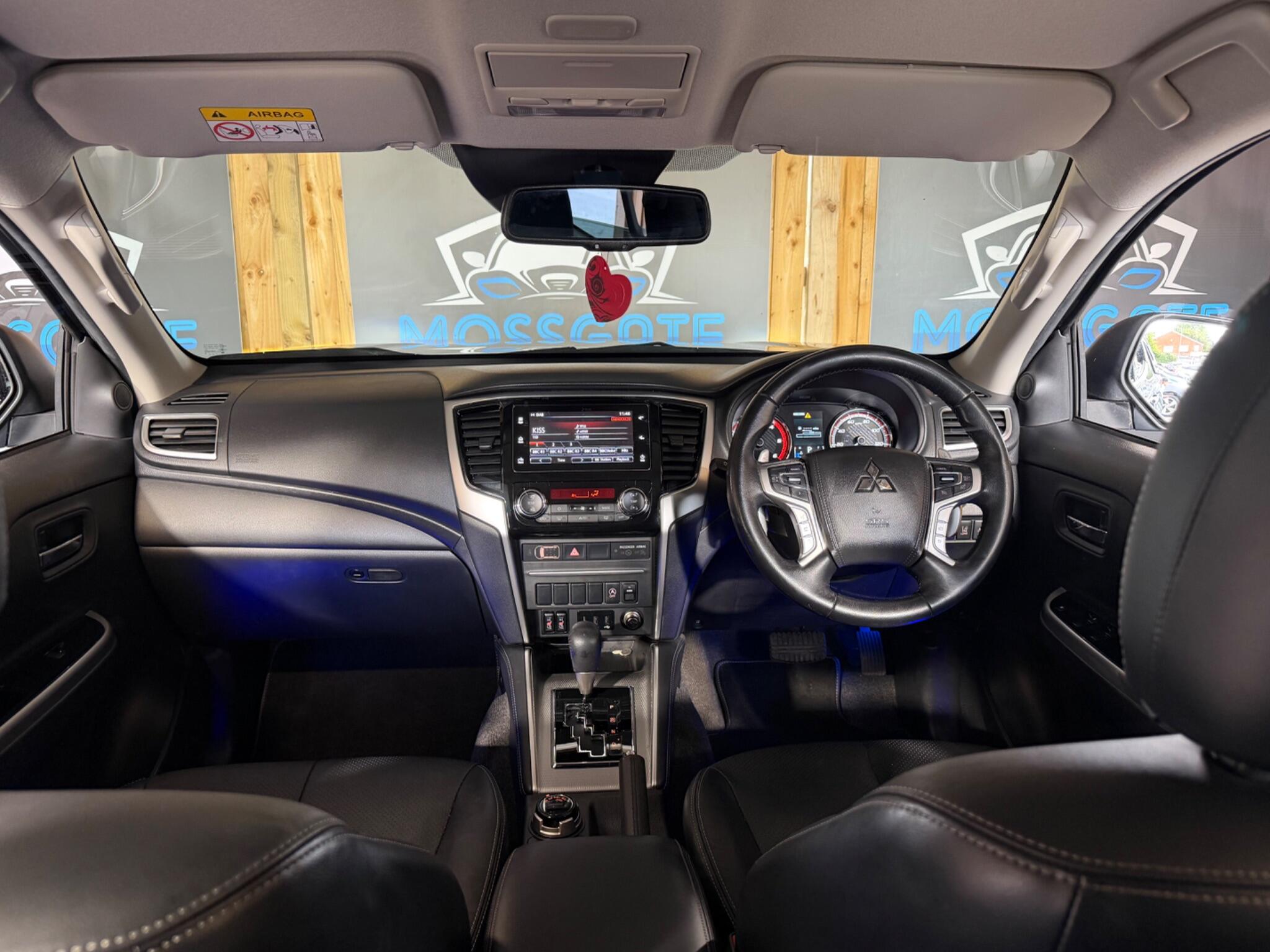 Mitsubishi L200 view 16