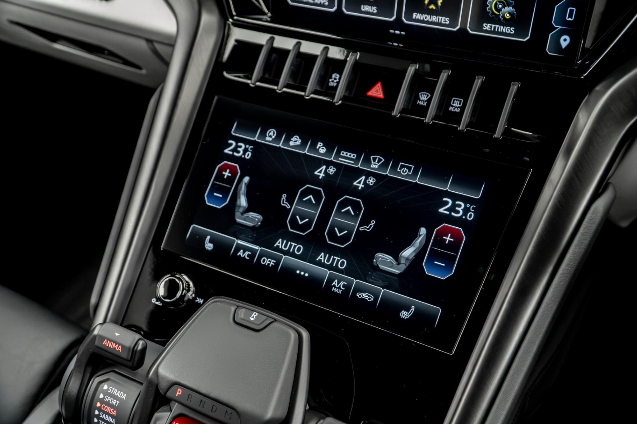 Lamborghini Urus view 40