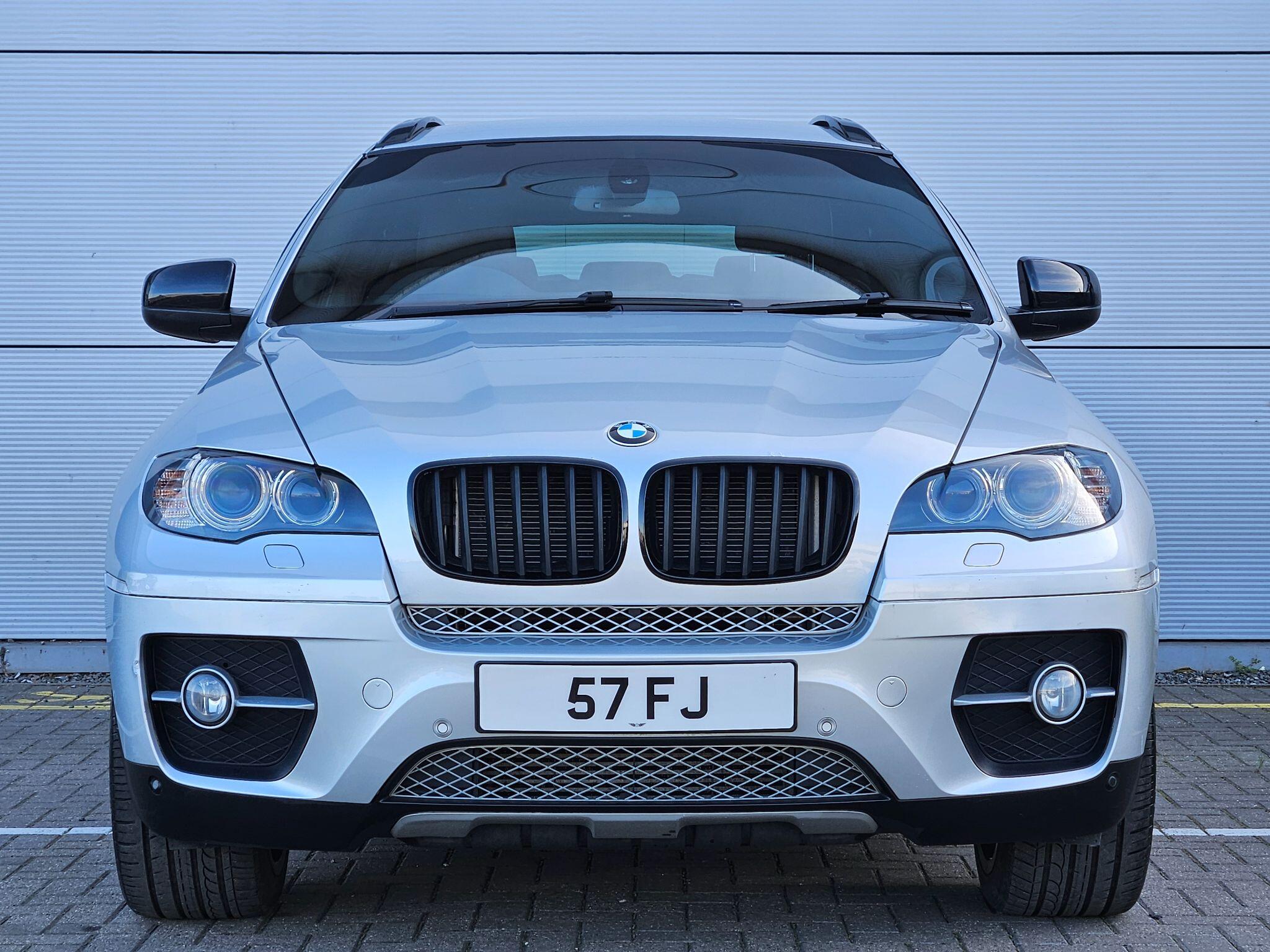BMW X6 view 3