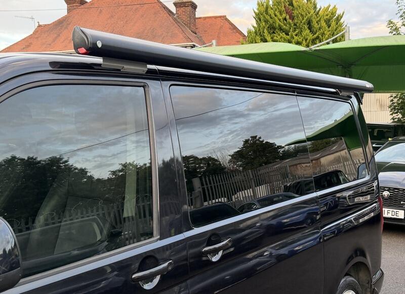 Volkswagen Caravelle view 20