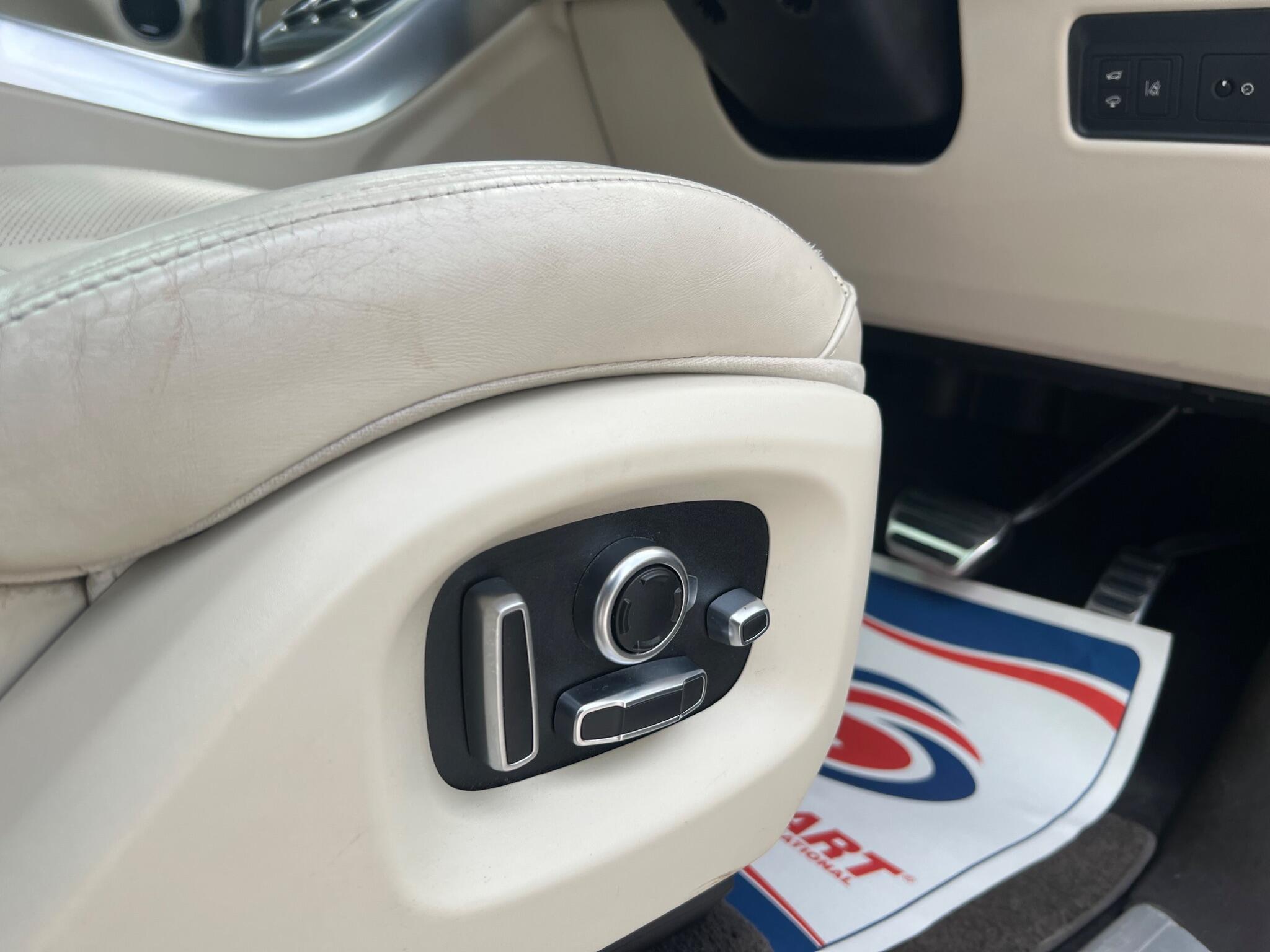 Land Rover Range Rover Sport view 13