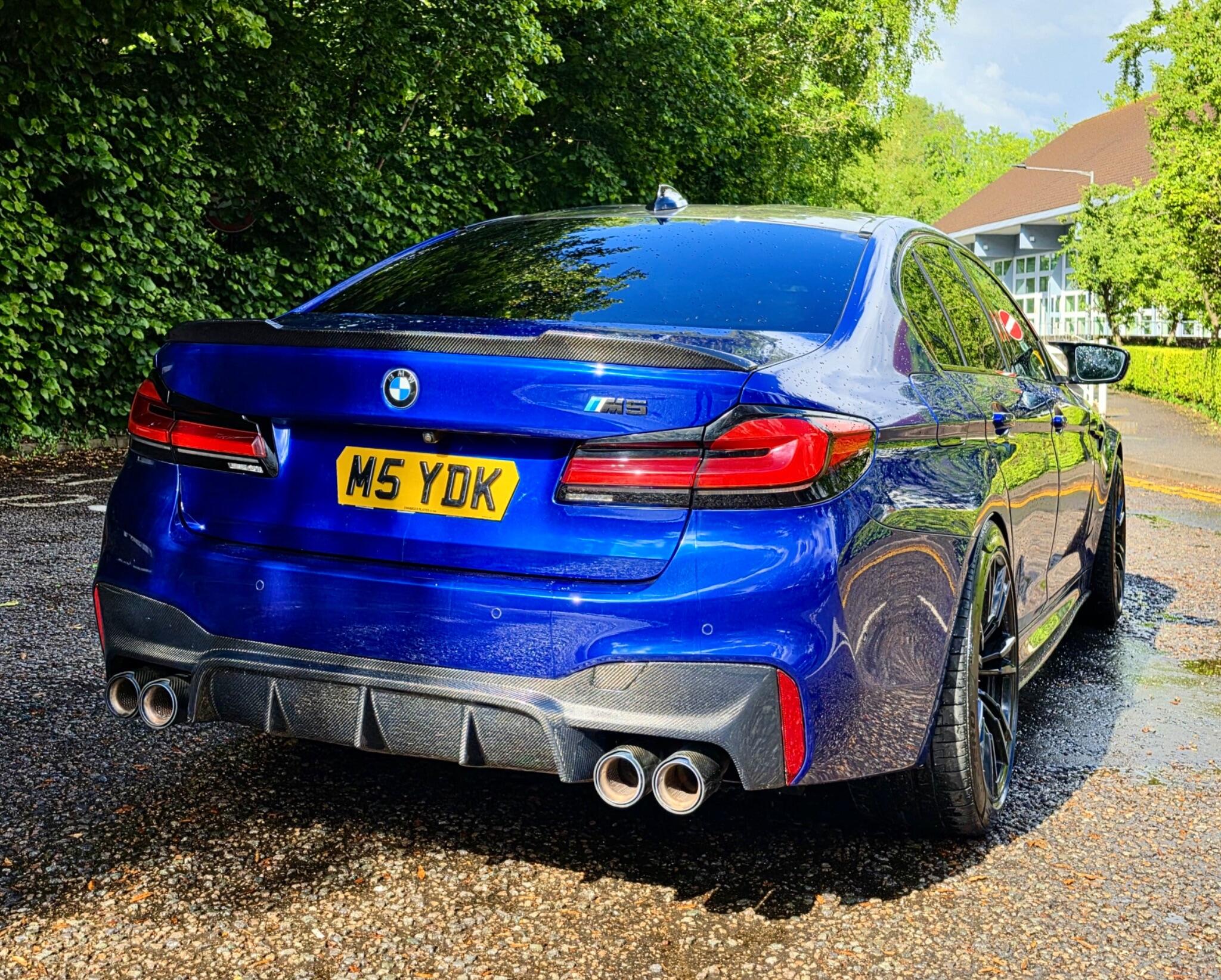BMW M5 view 3