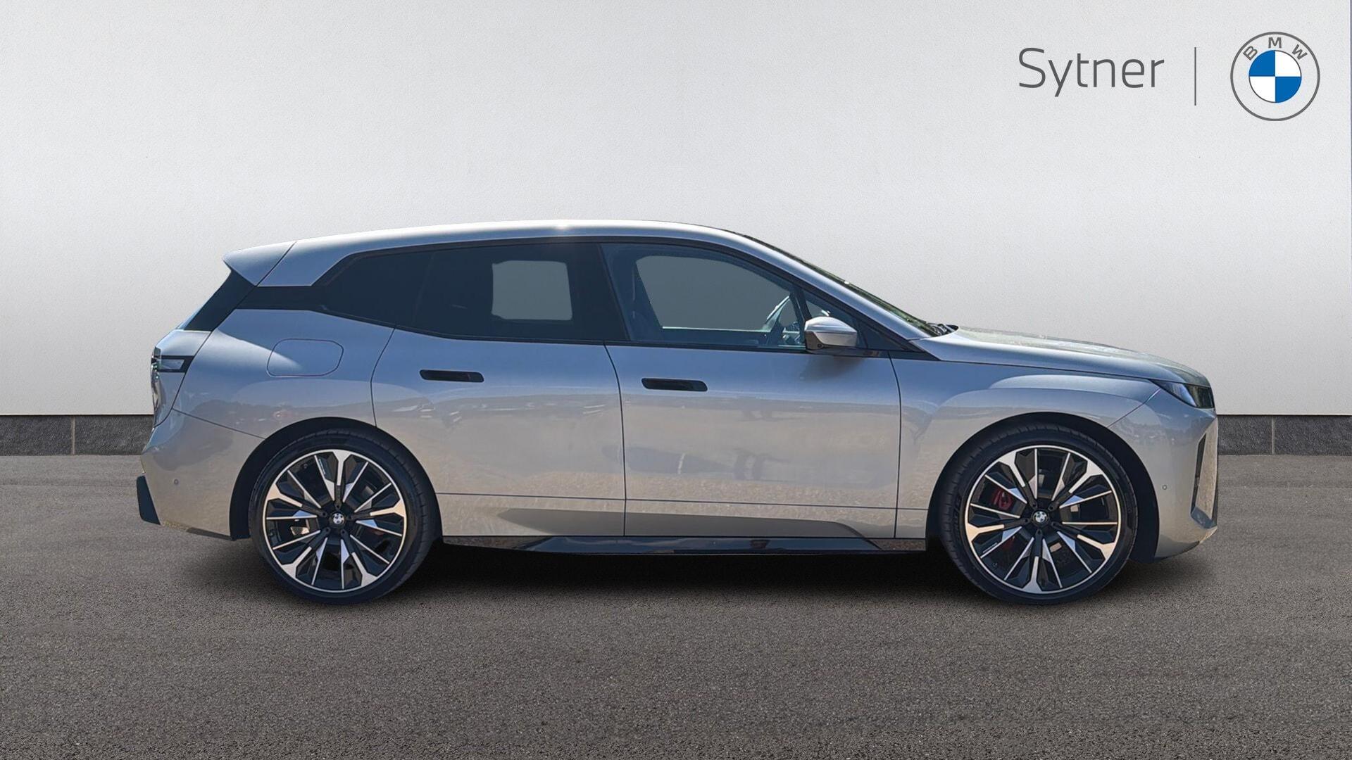 BMW Ix view 3
