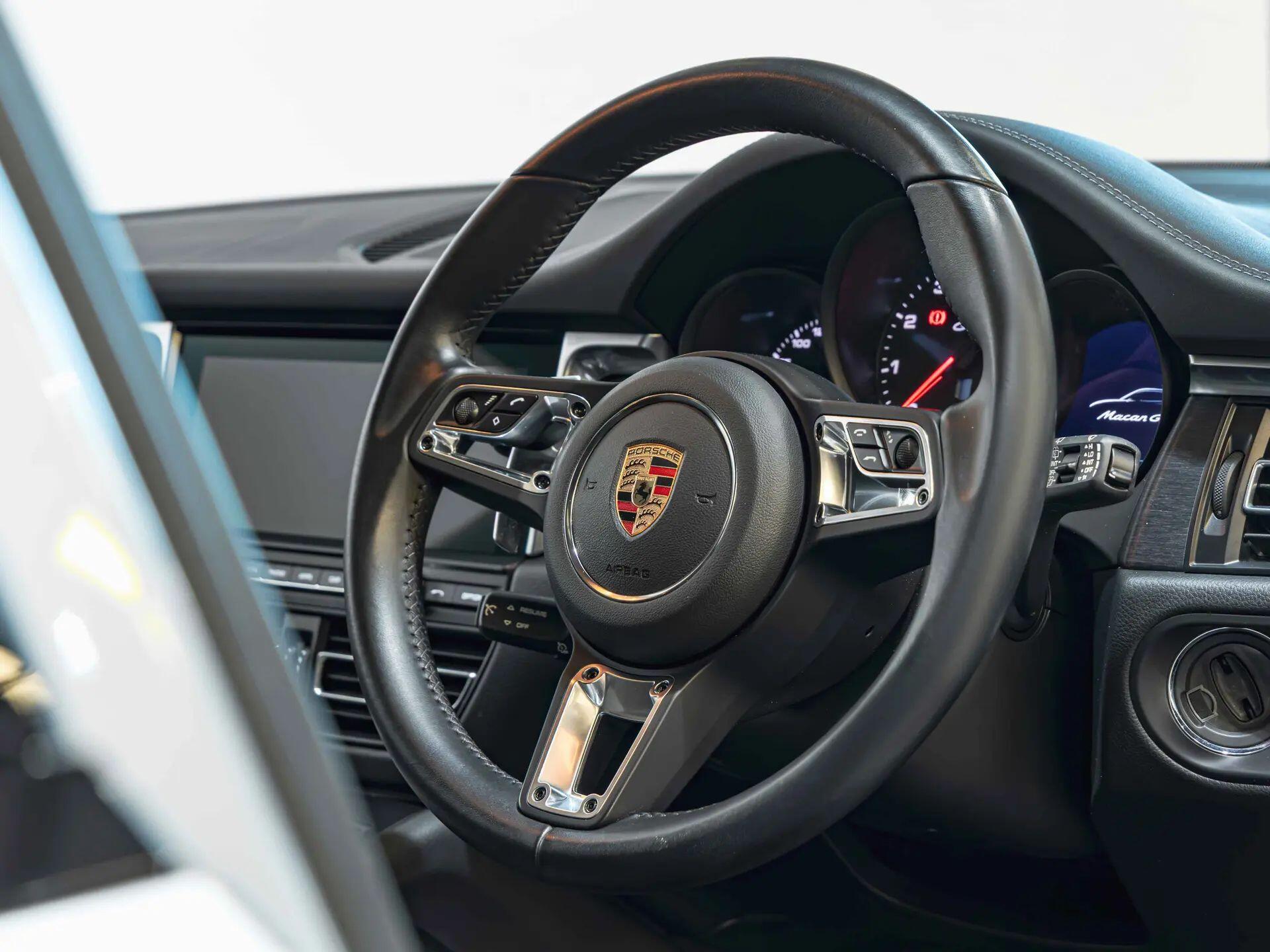 Porsche Macan view 17