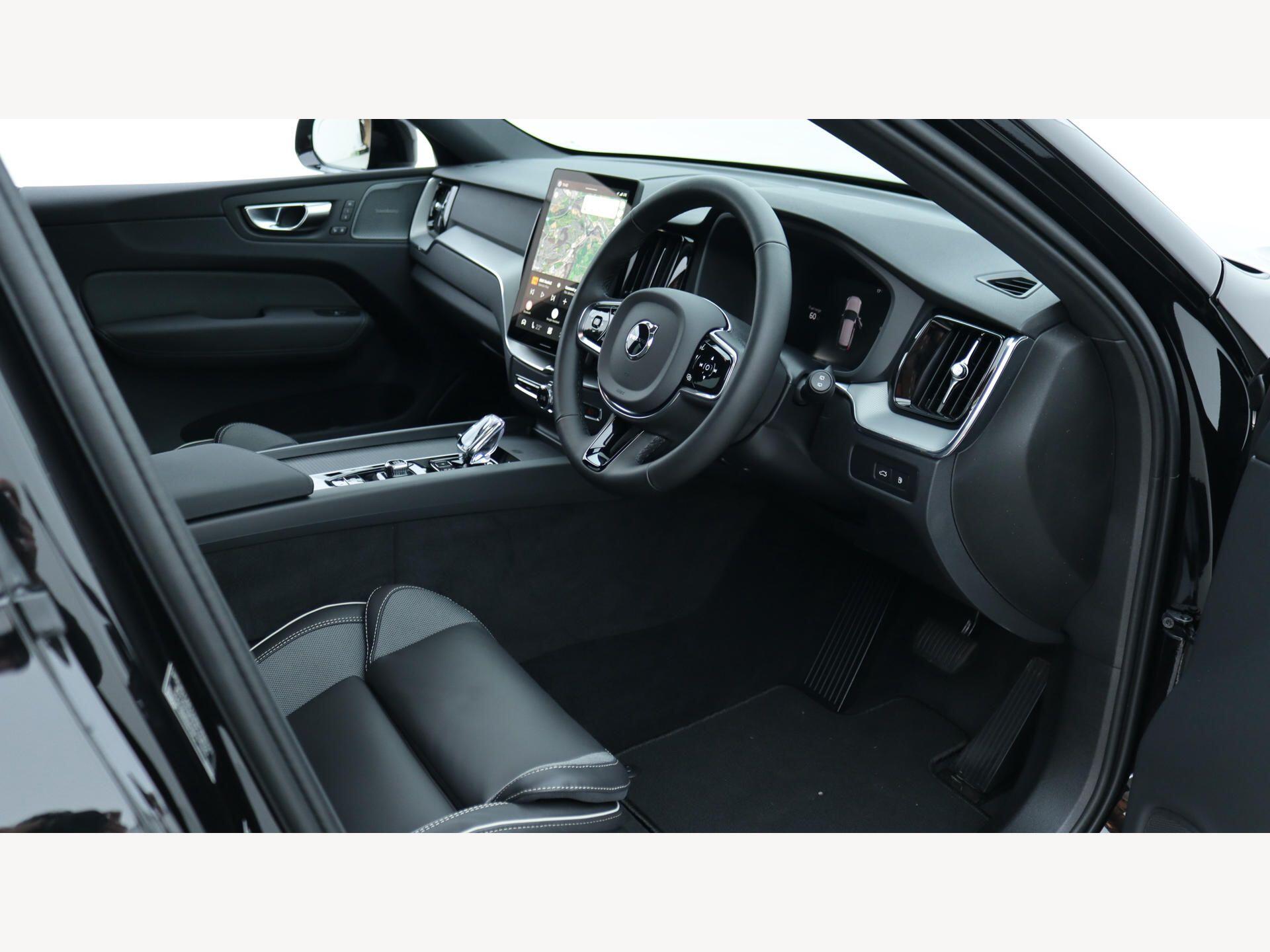 Volvo XC60 view 5