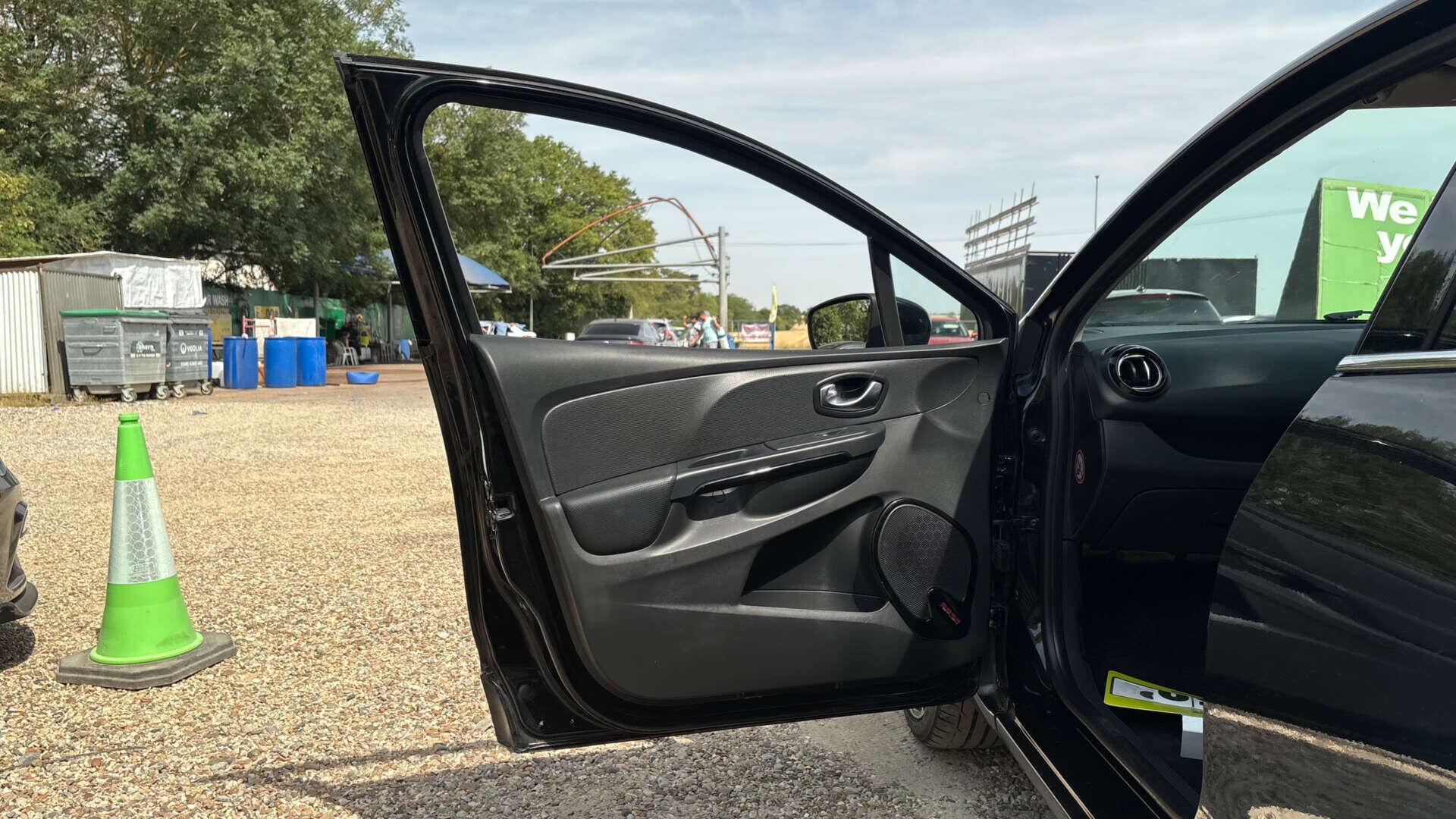Renault Clio view 32