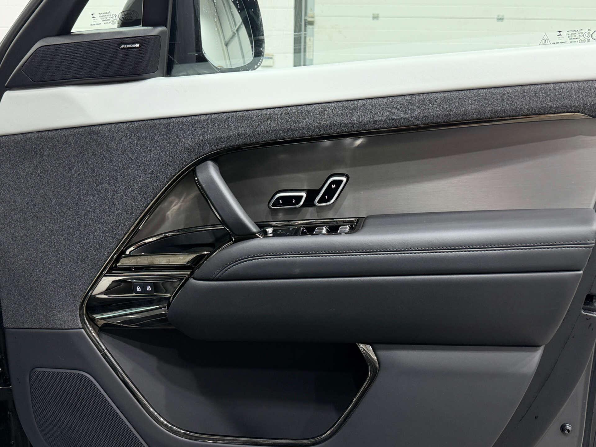 Land Rover Range Rover Sport view 33