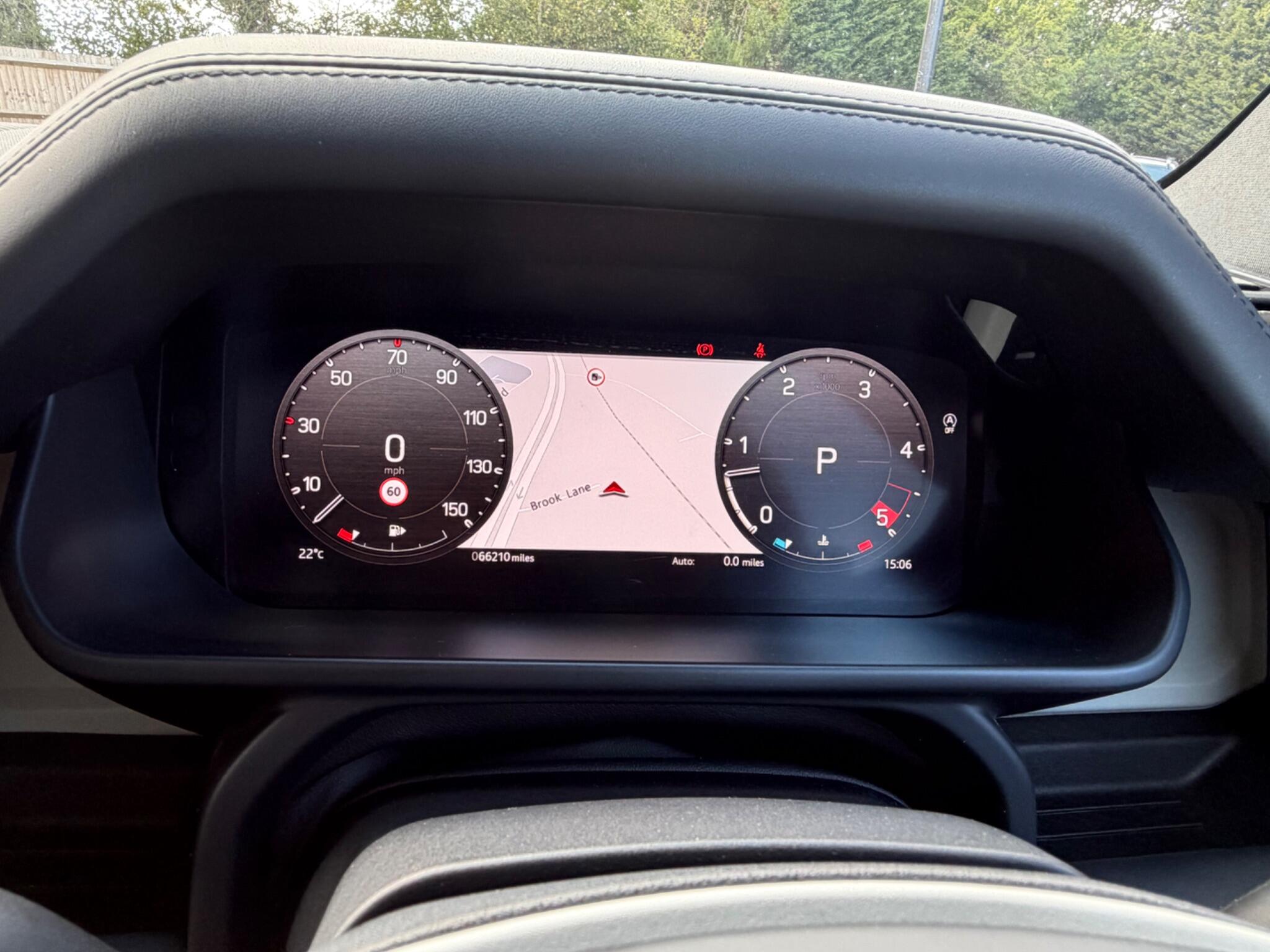 Land Rover Defender view 36