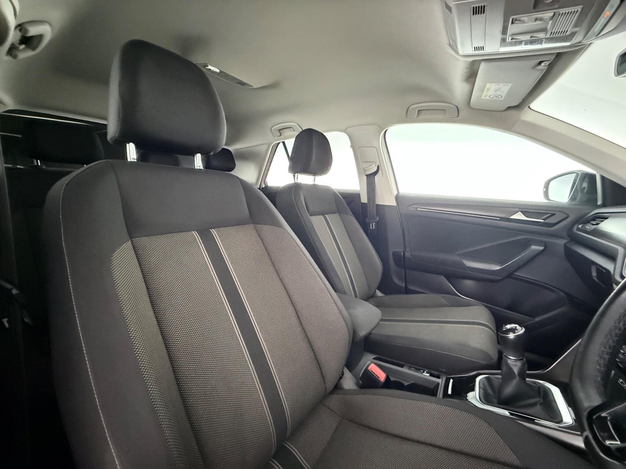 Volkswagen T-Roc view 30