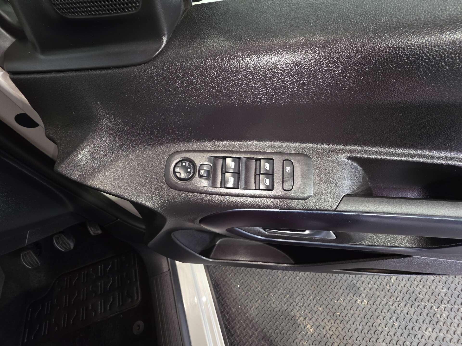 Peugeot Rifter view 33