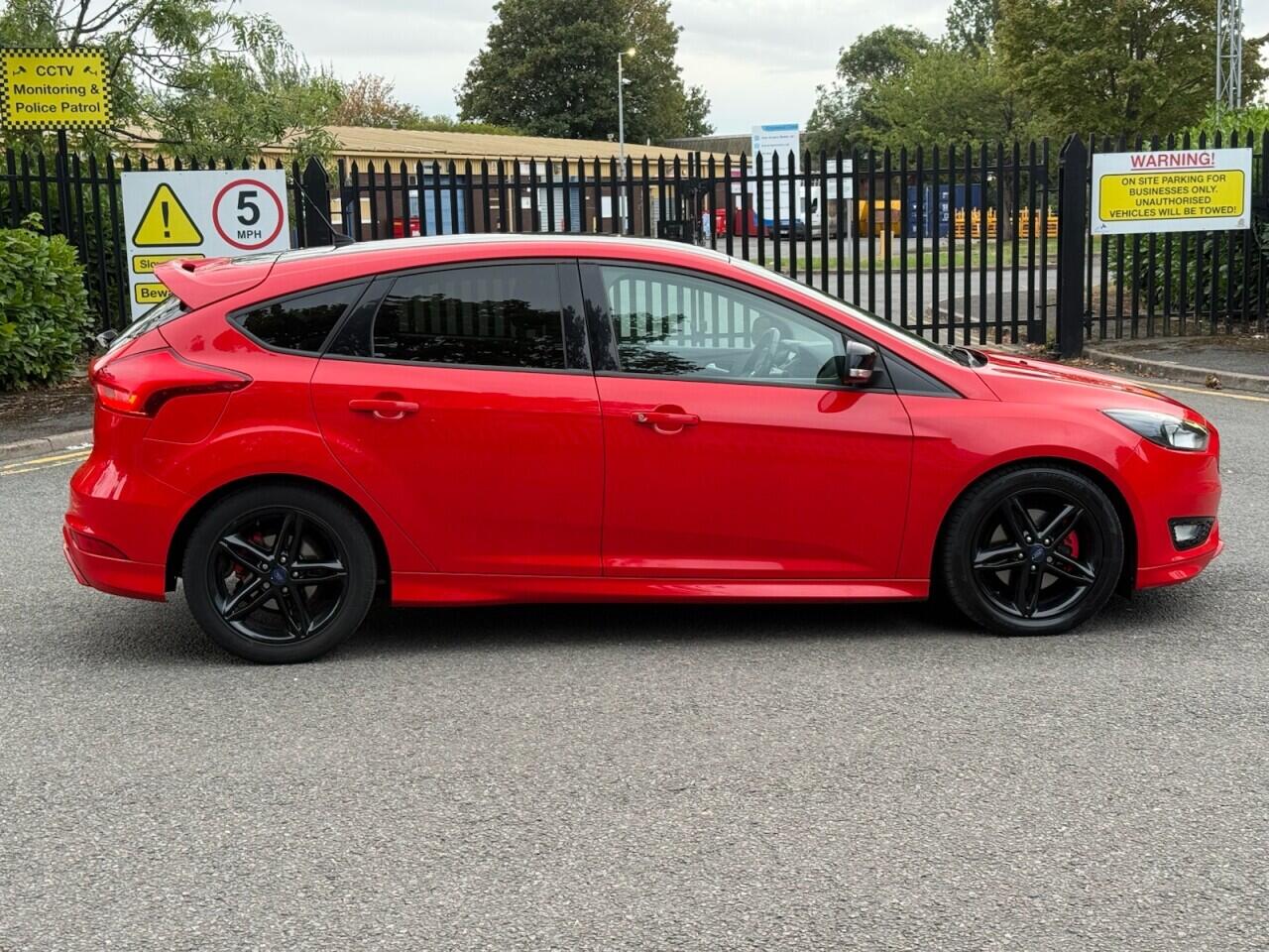Ford Focus view 8