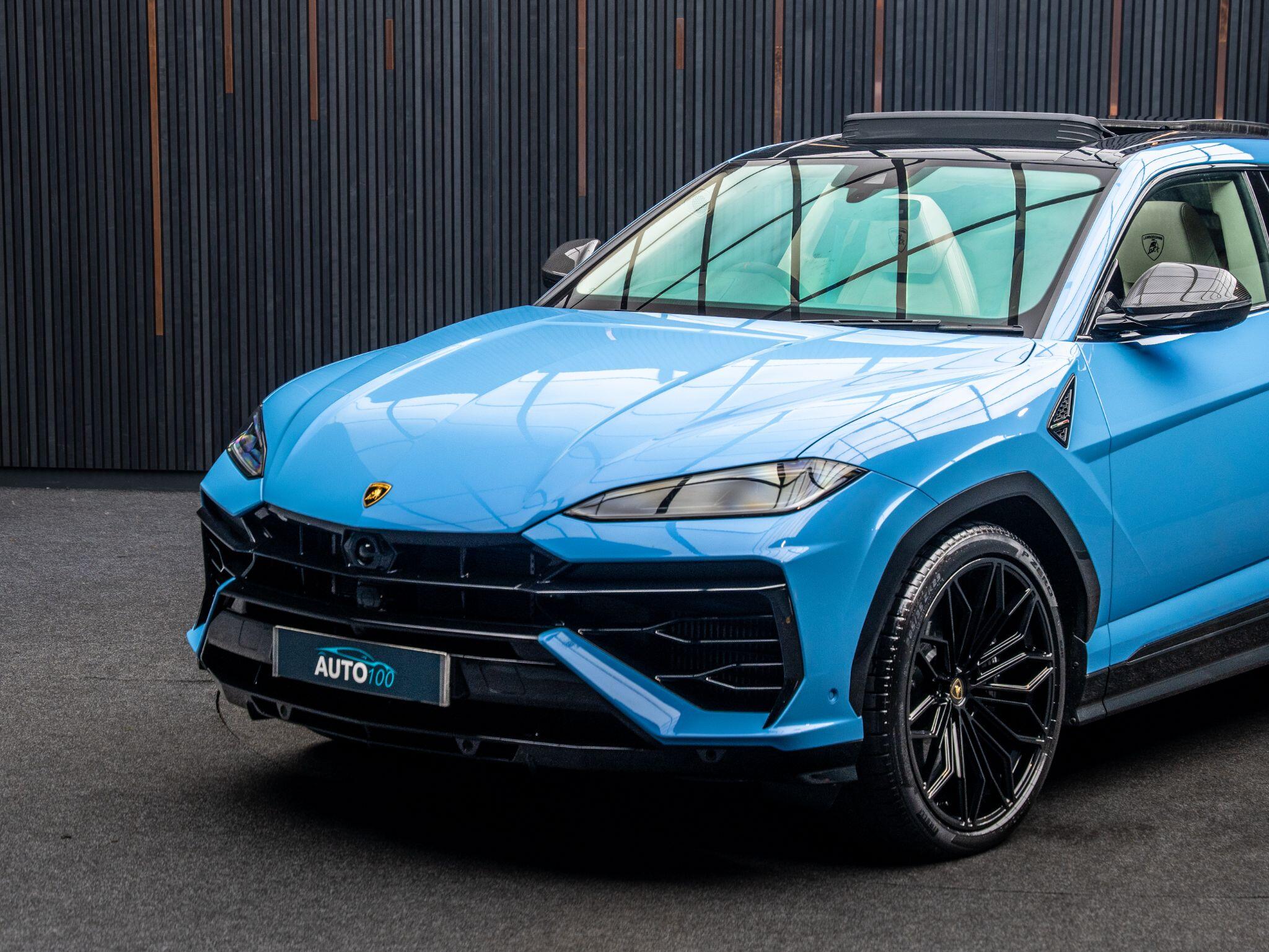 Lamborghini Urus view 15