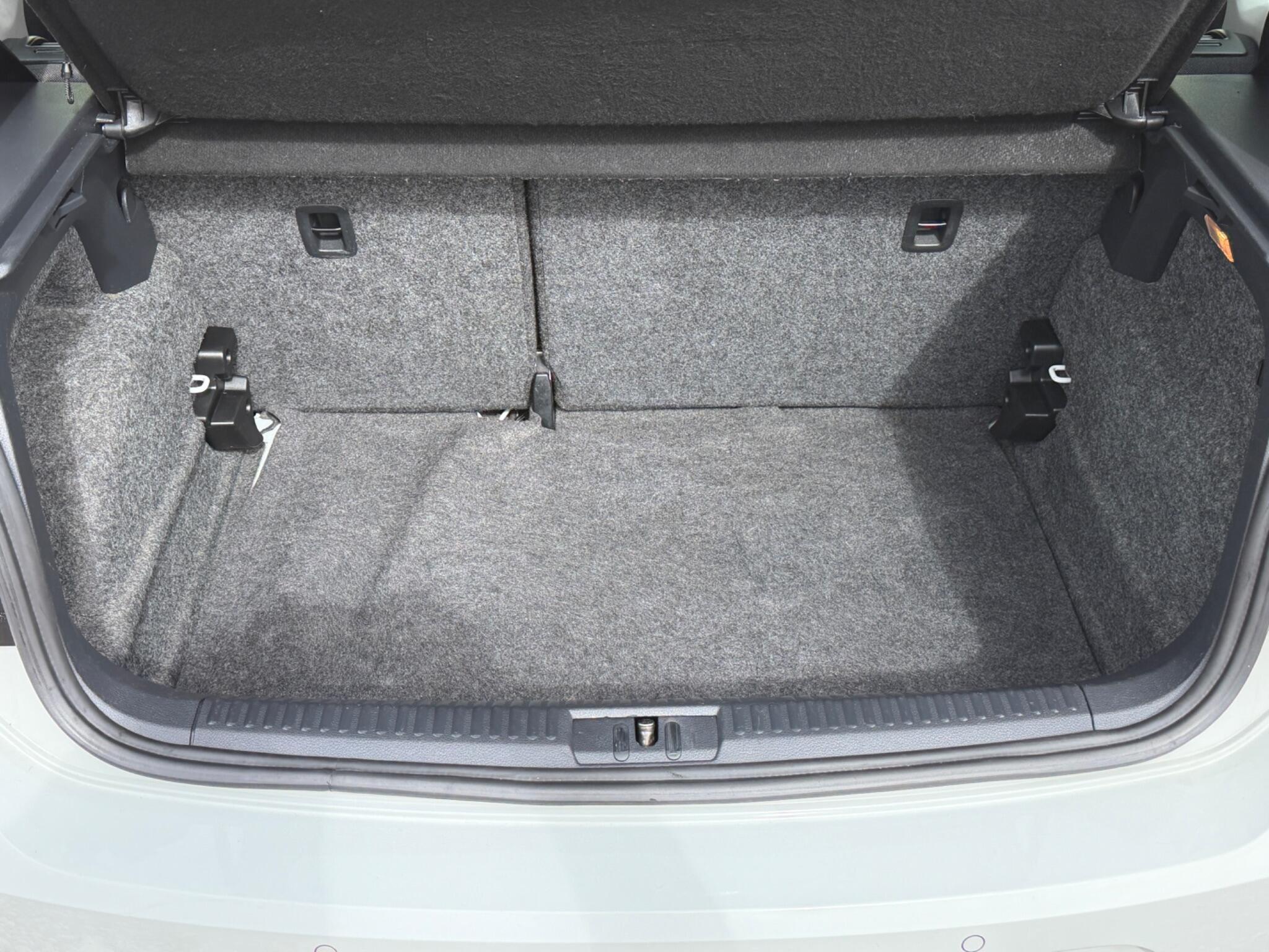 Volkswagen Polo view 19