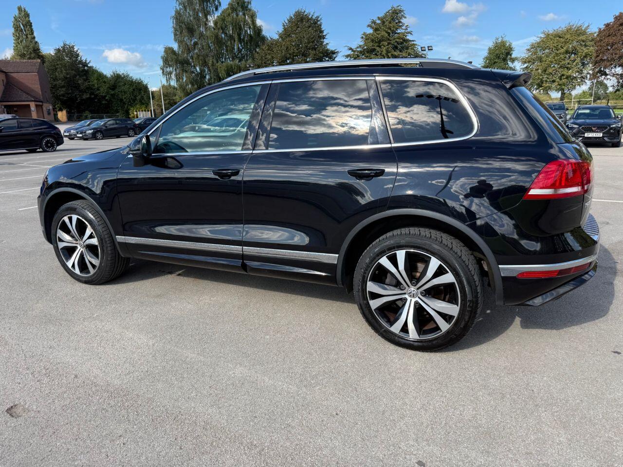 Volkswagen Touareg view 22