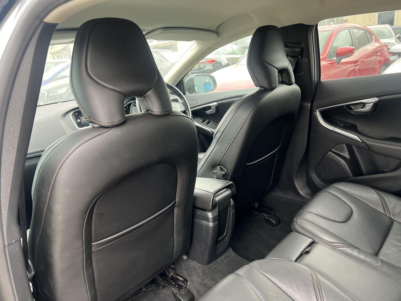 Volvo V40 Cross Country view 25