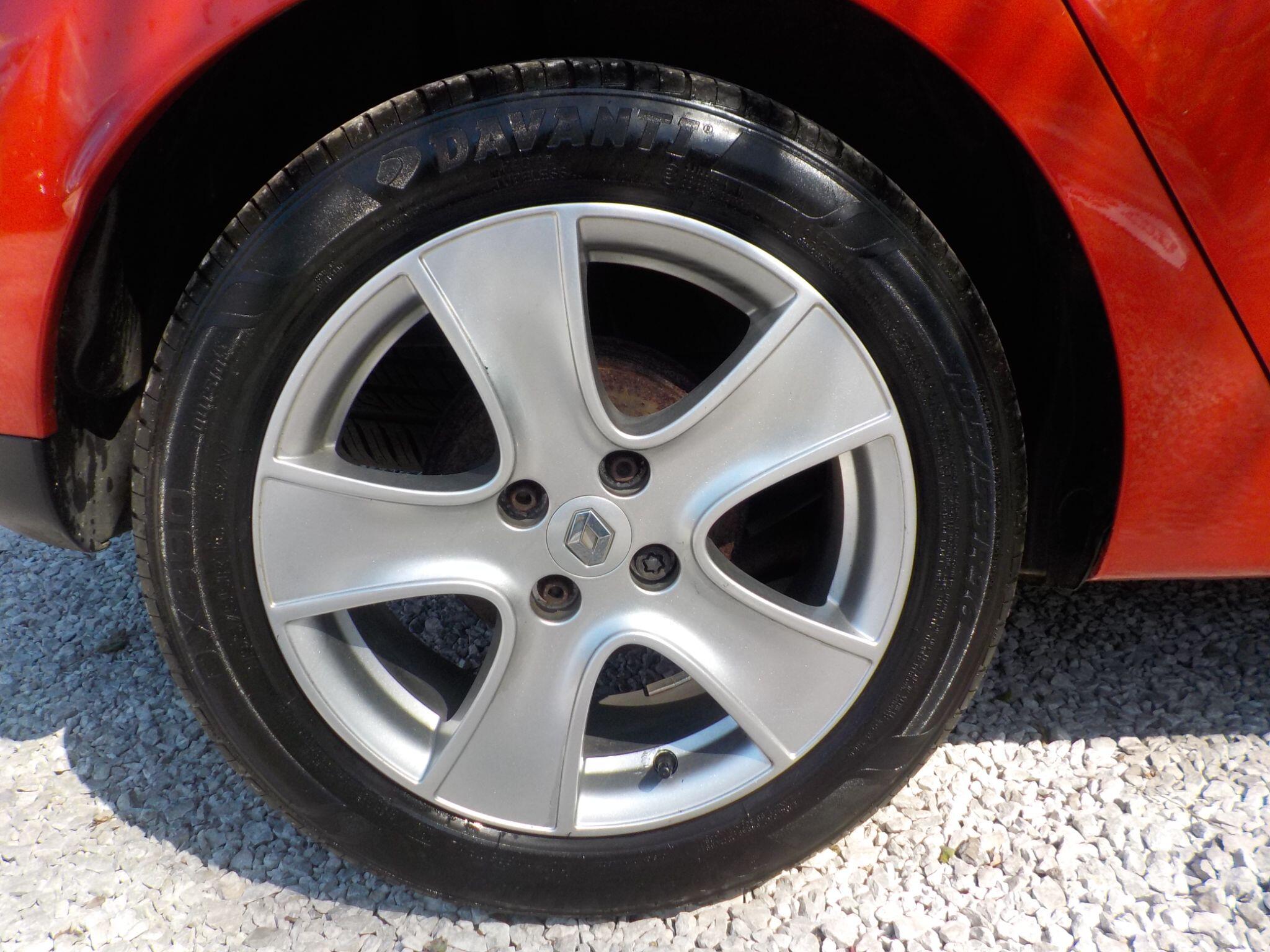 Renault Clio 0.9 TCe Play Euro 6 (s/s) 5dr