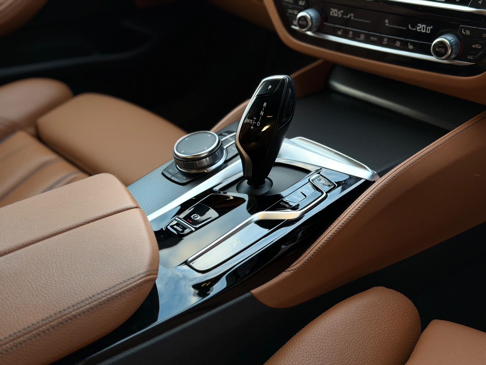 BMW 5 Series view 24