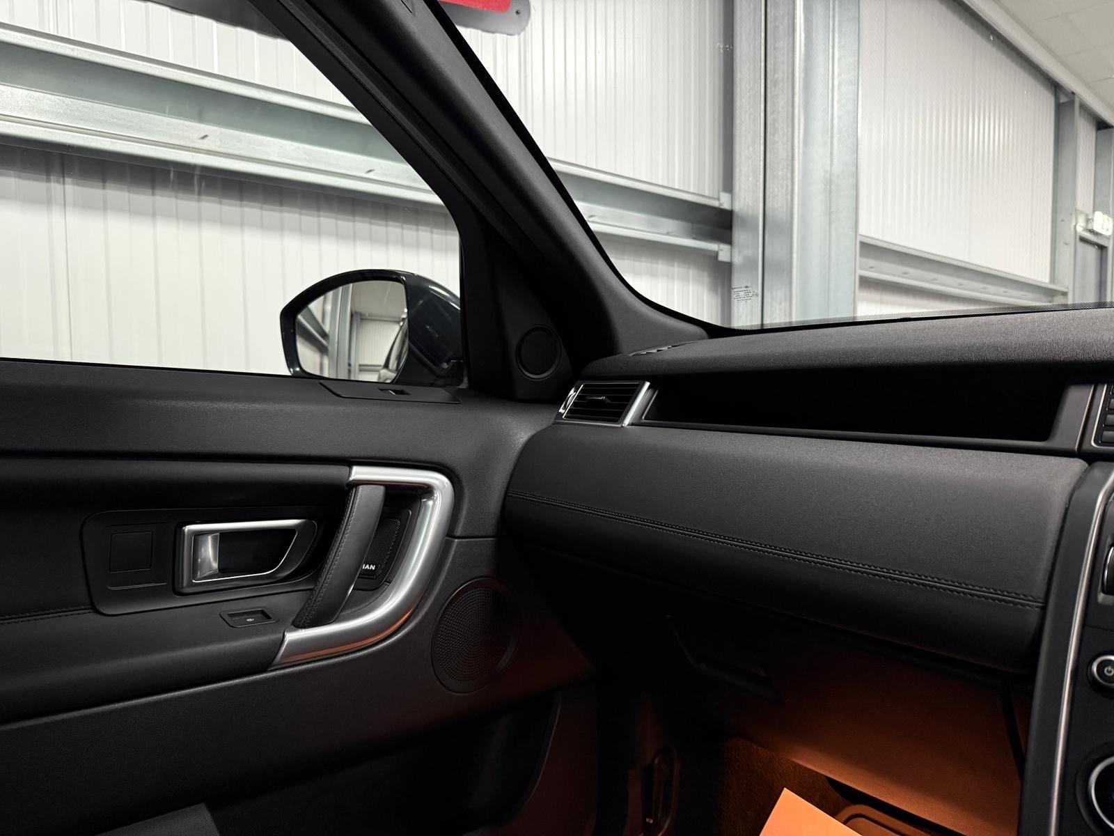 Land Rover Discovery Sport view 36