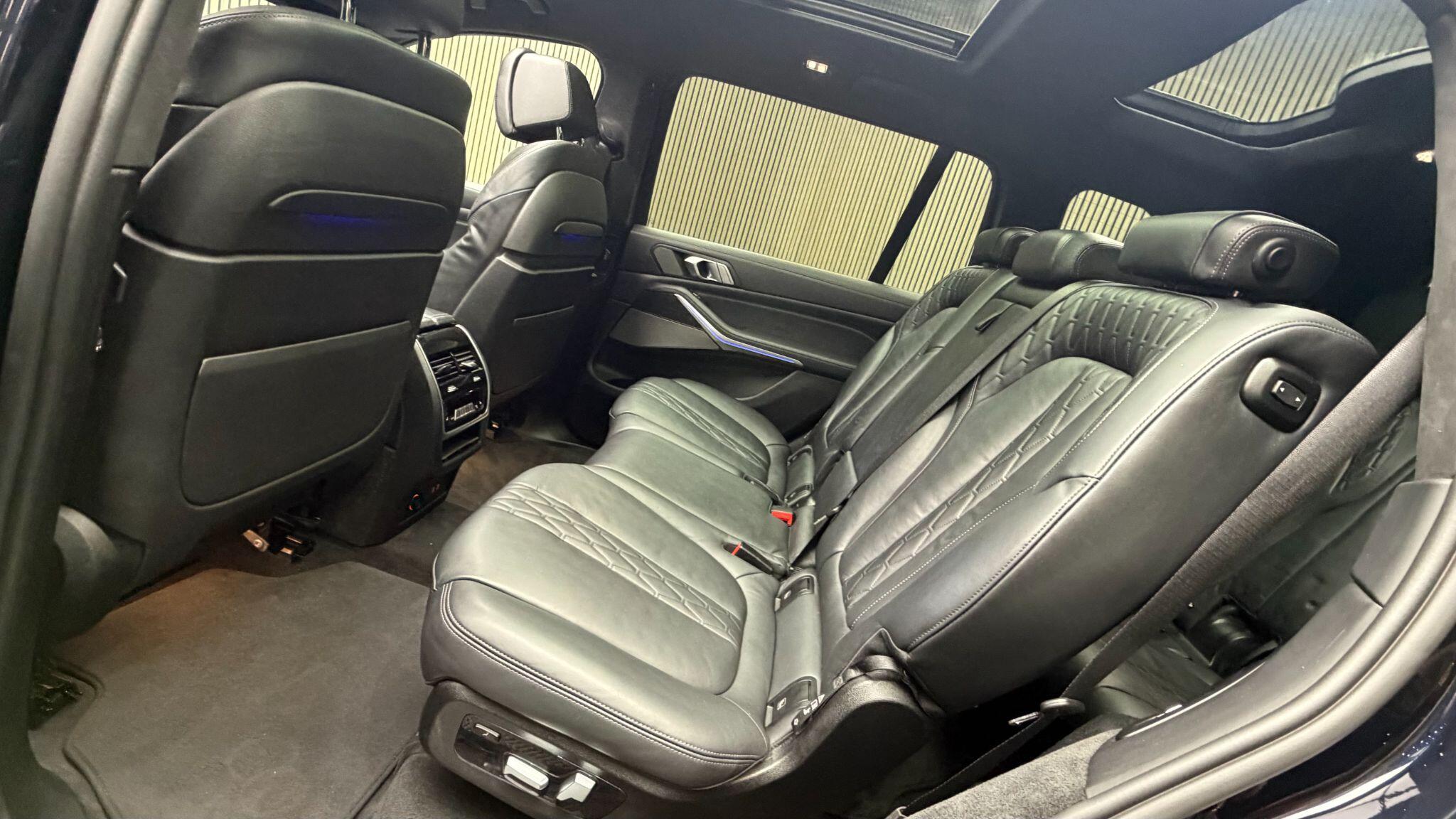 BMW X7 view 11
