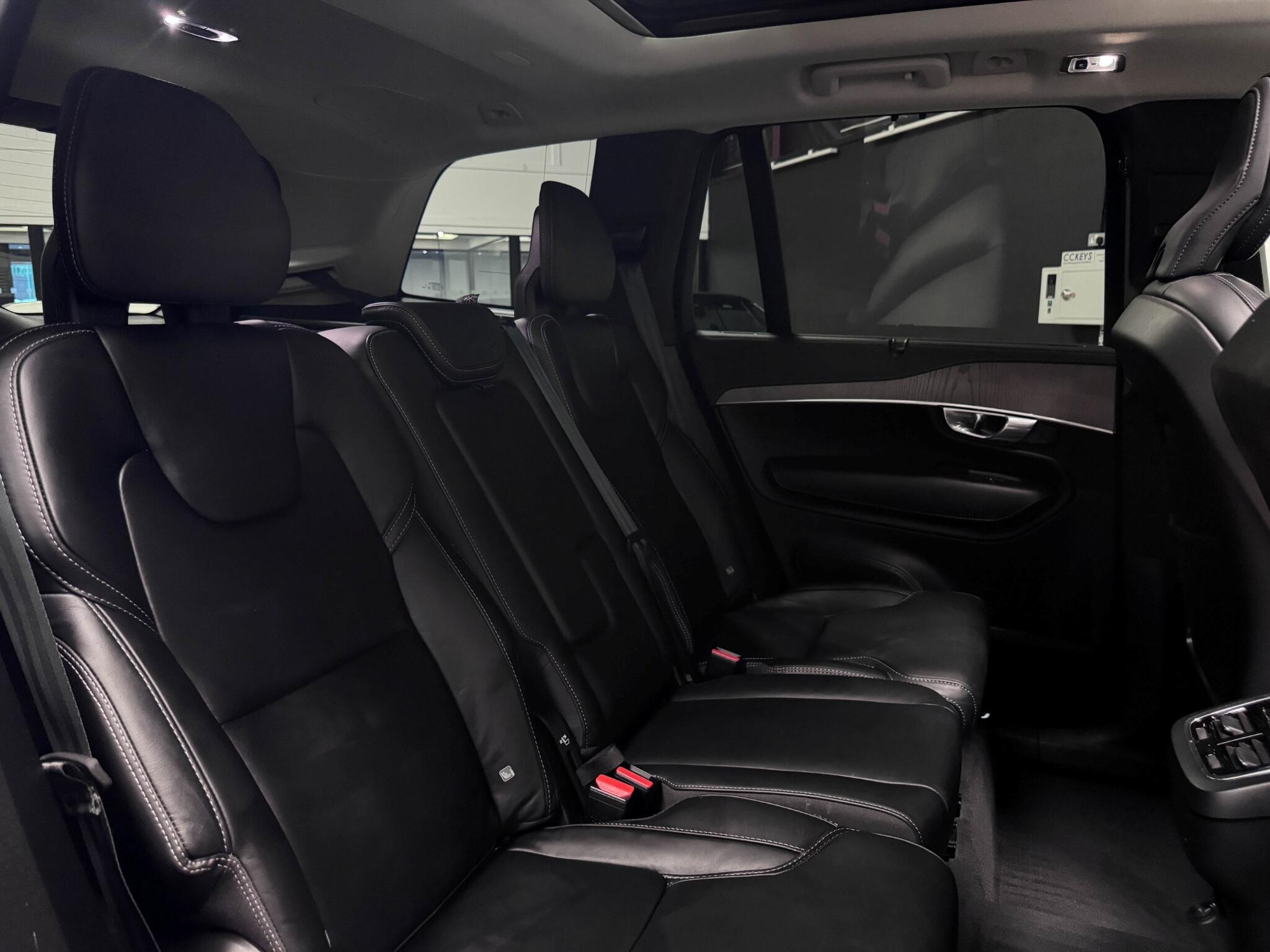 Volvo XC90 view 27
