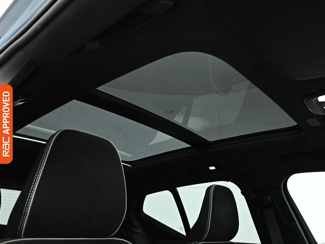Volvo XC40 view 3