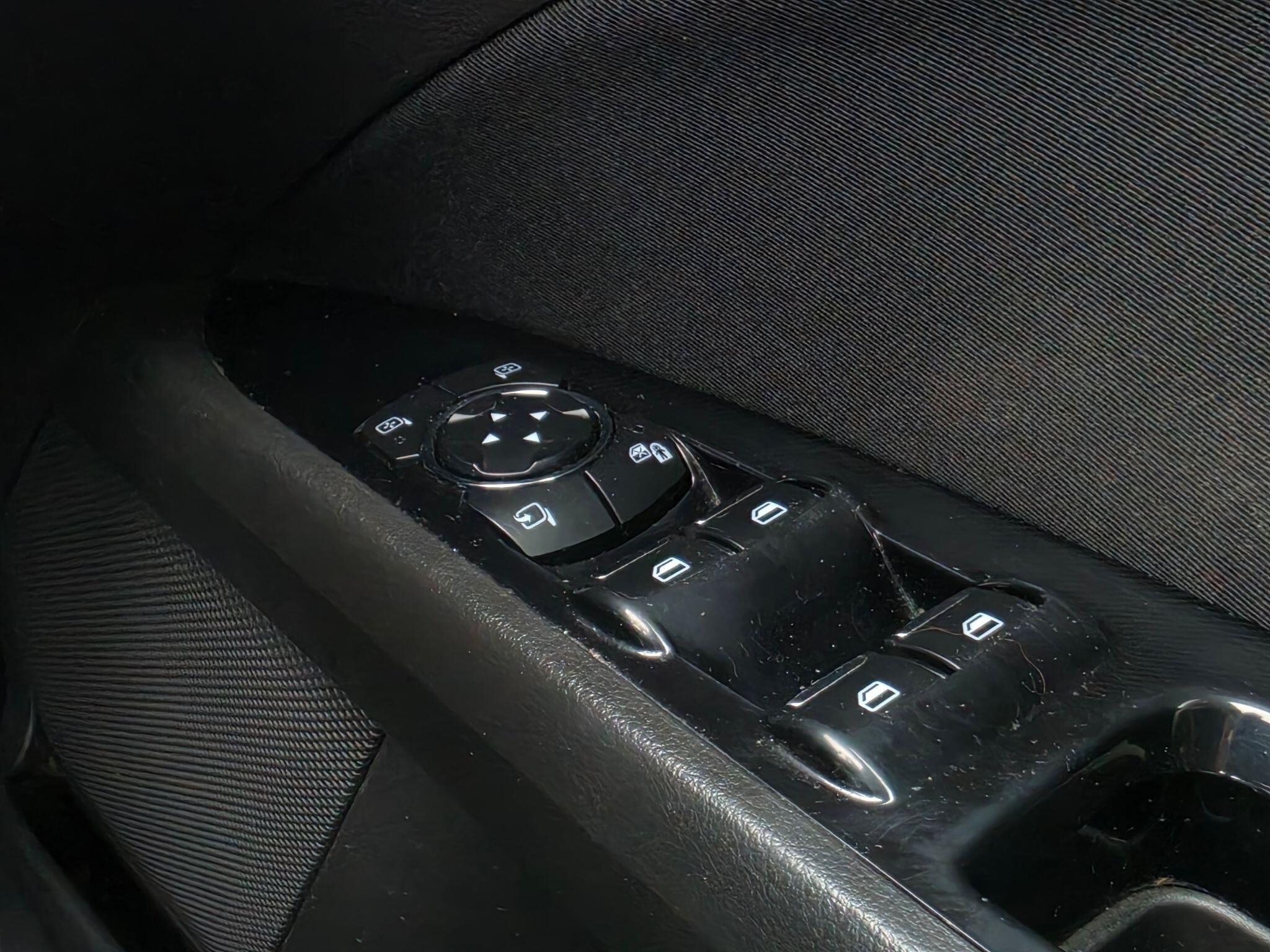 Ford Mondeo view 22