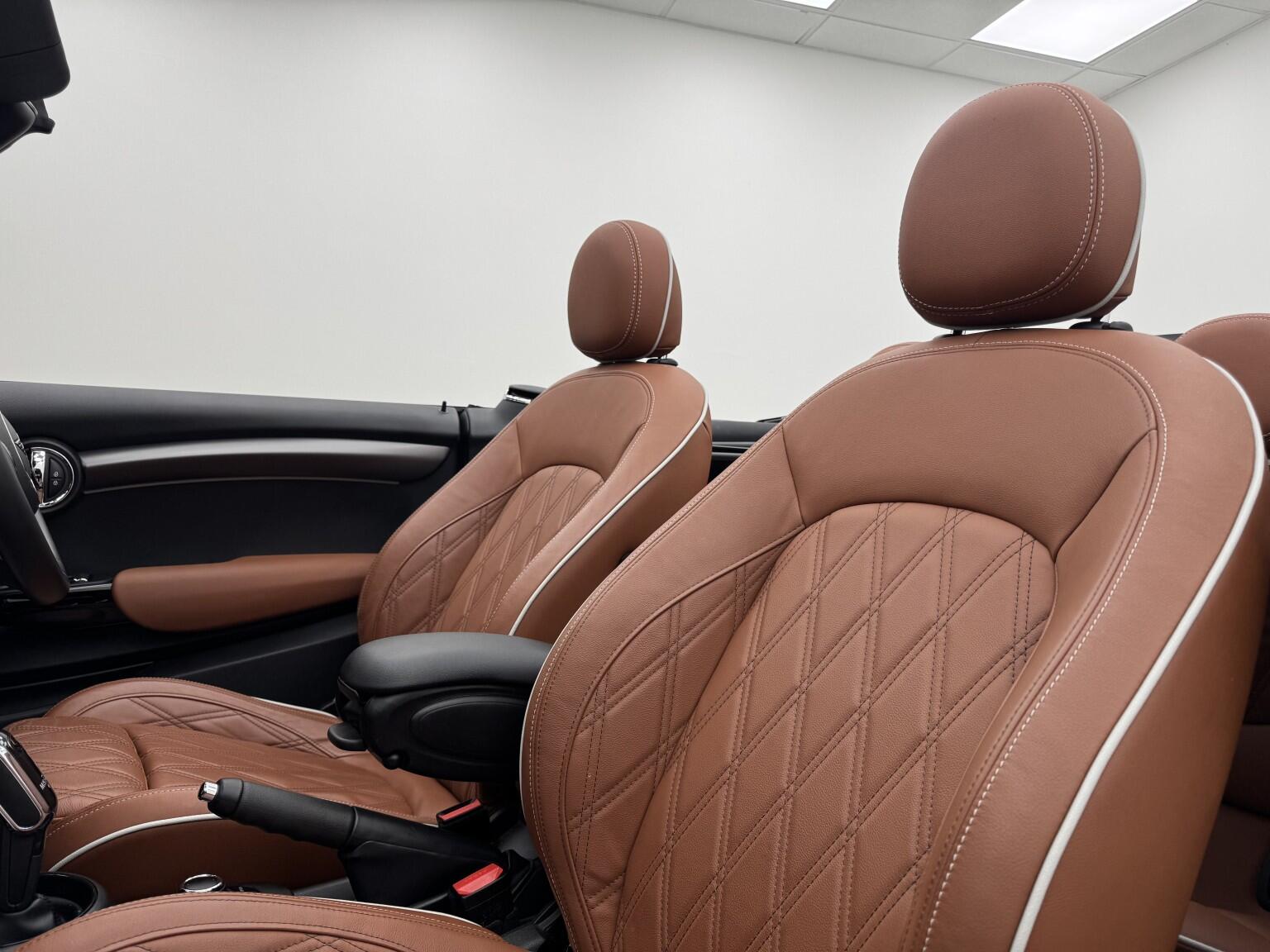 Mini Convertible view 35