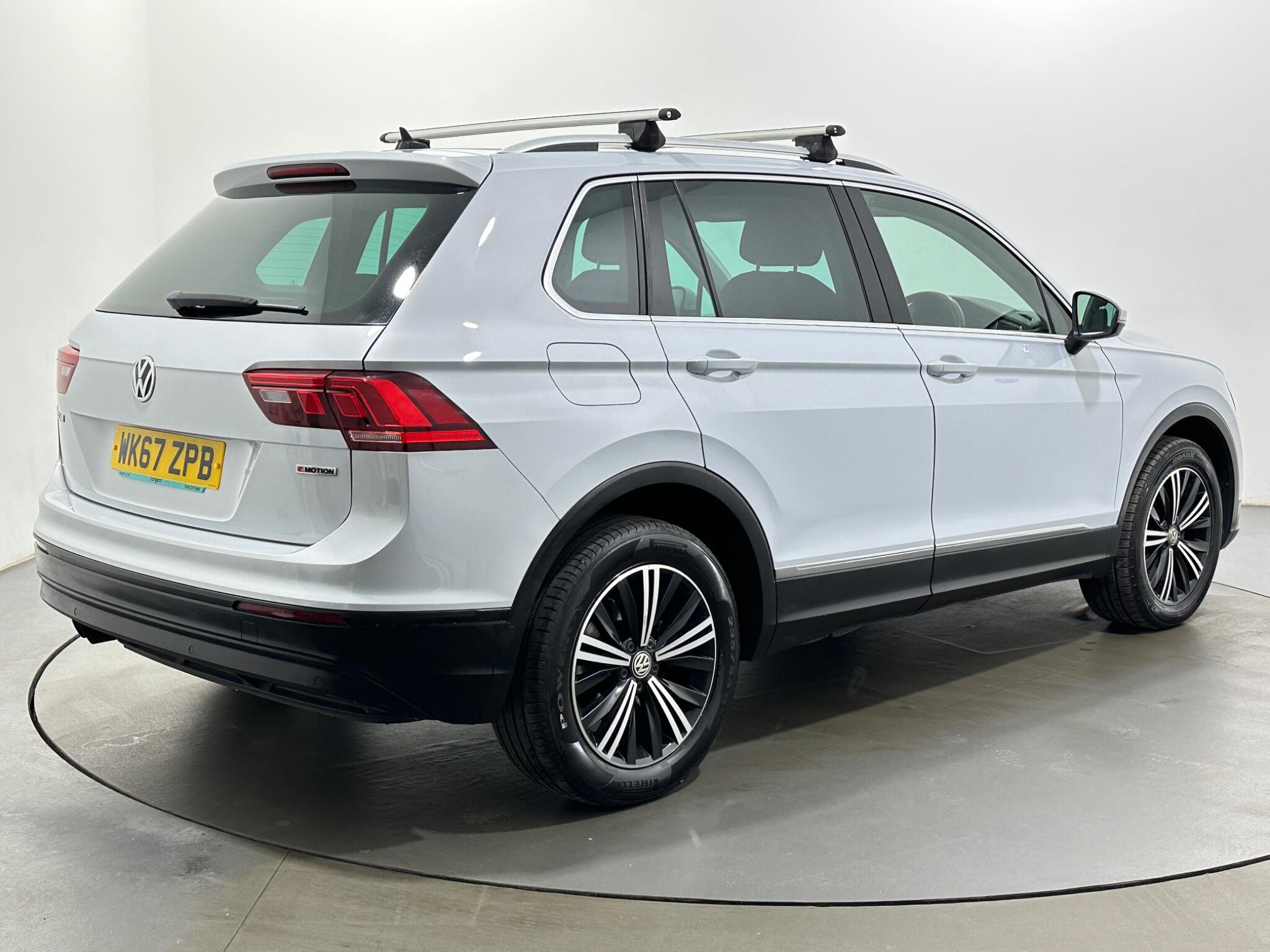 Volkswagen Tiguan view 8