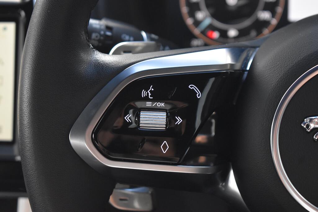 Jaguar Xe view 55