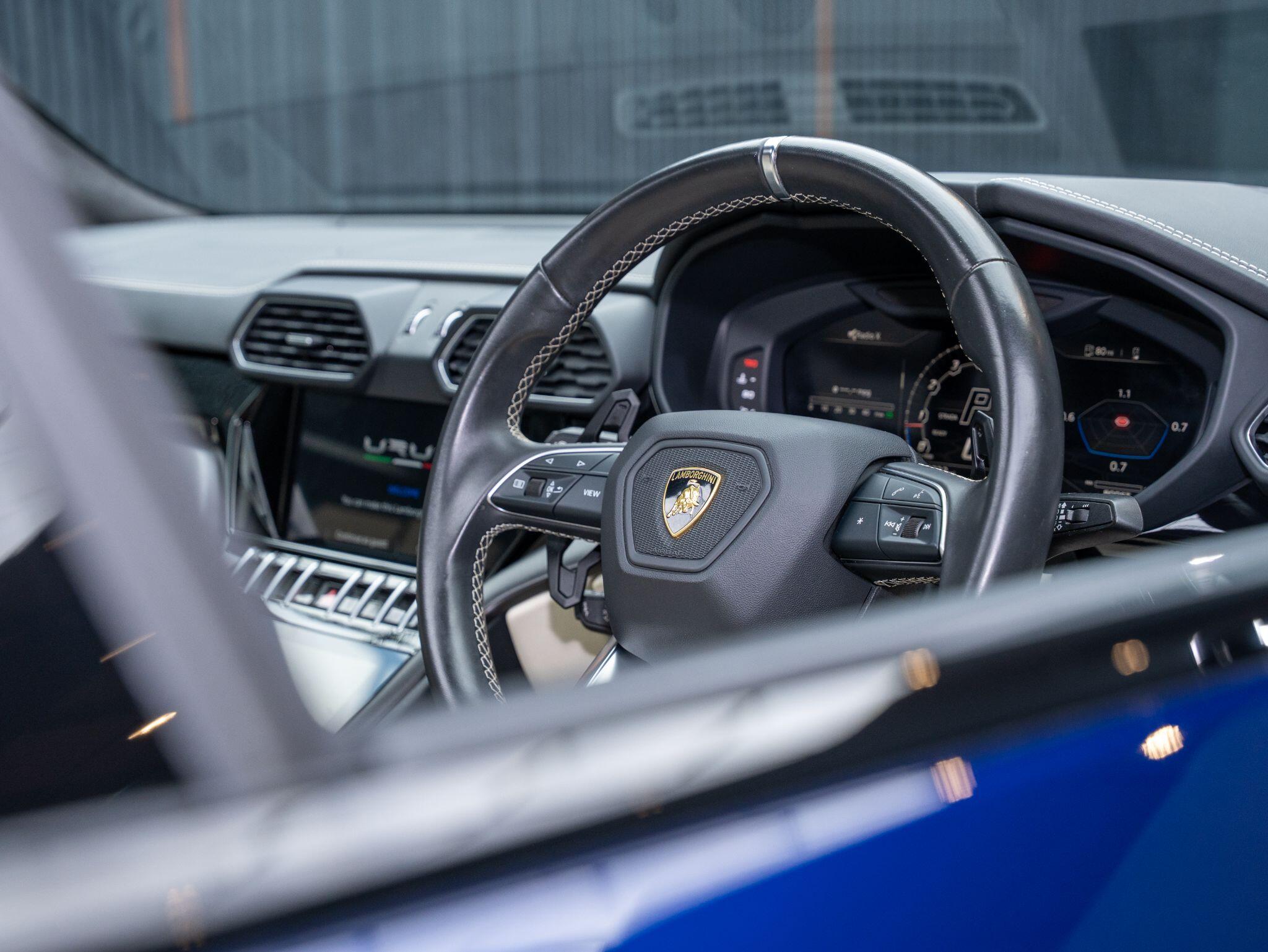 Lamborghini Urus view 38