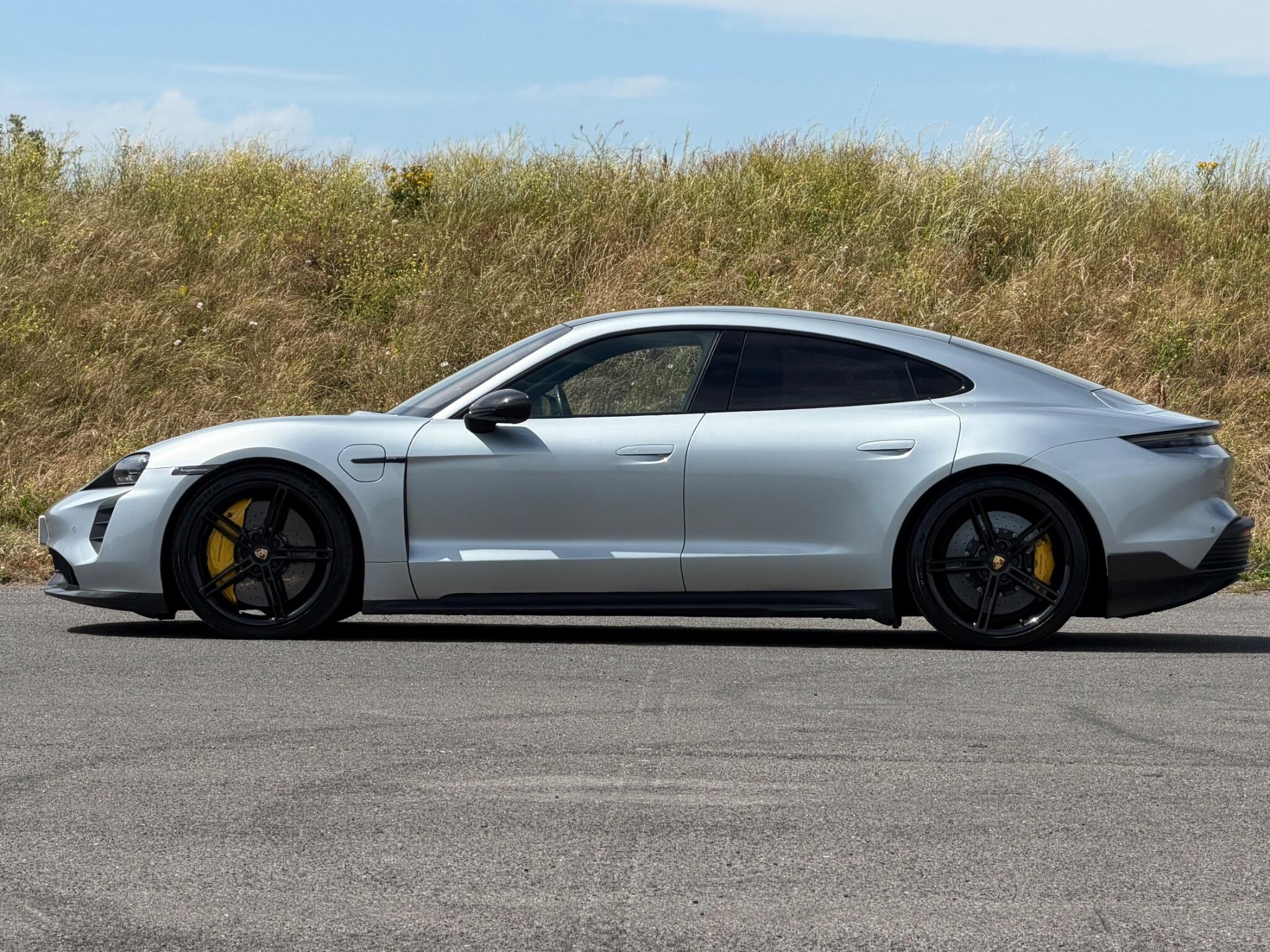 Porsche Taycan view 40