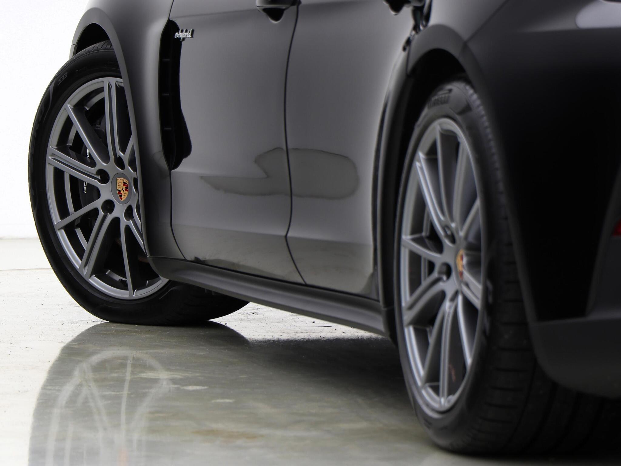 Porsche Panamera view 25
