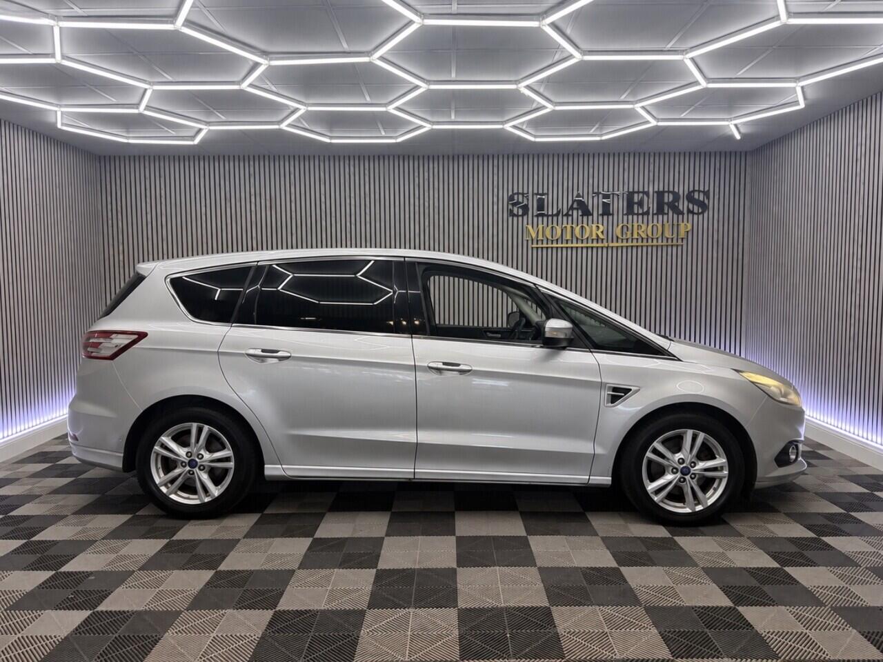 Ford S-Max view 33
