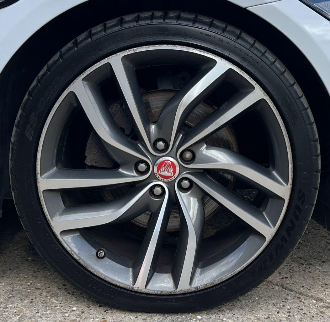Jaguar XF view 11