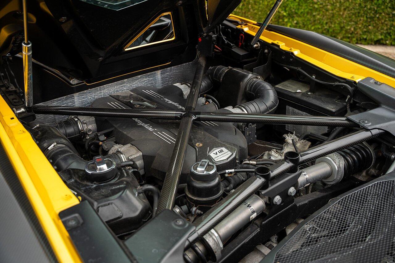 Lamborghini Aventador view 81