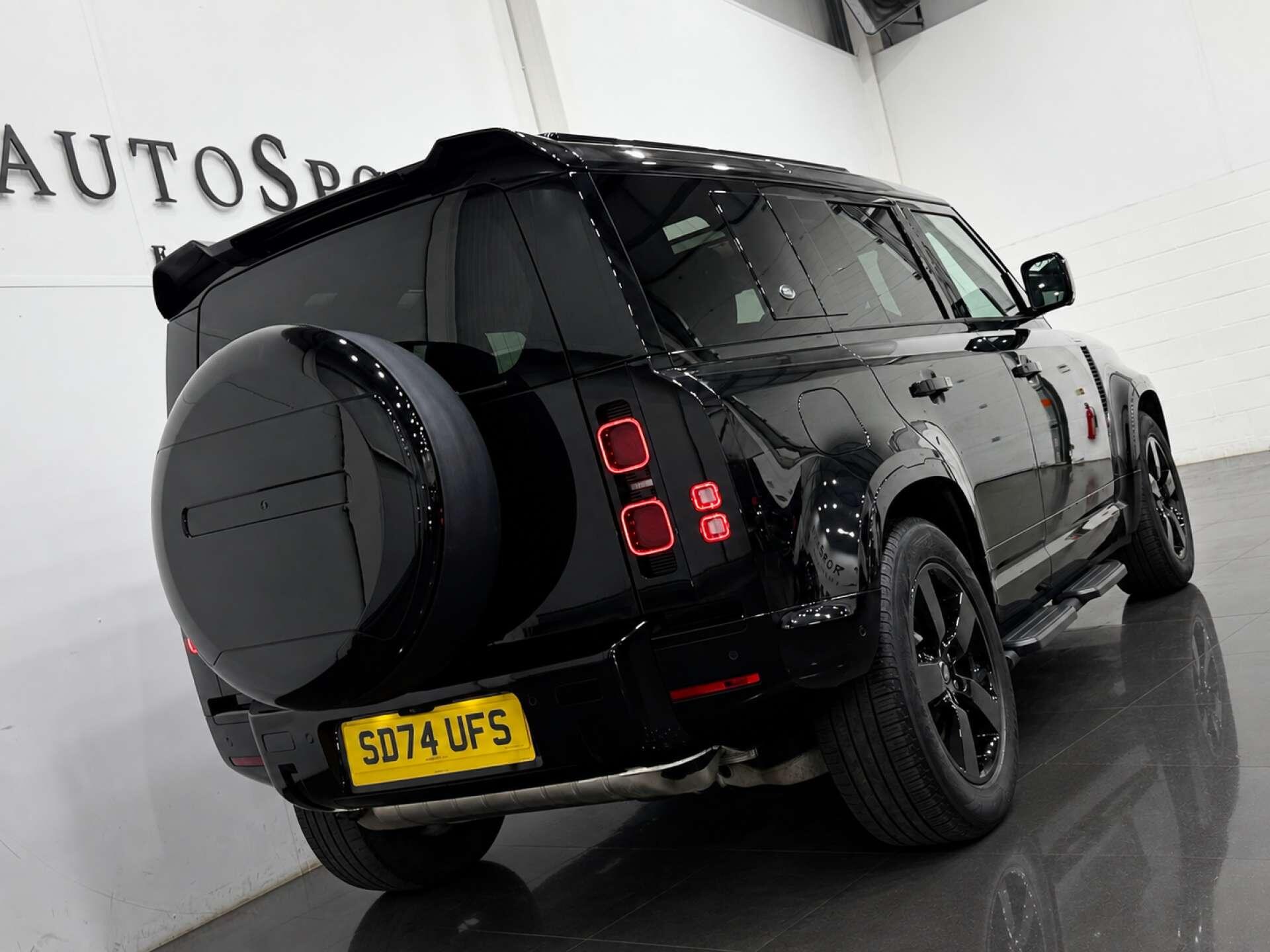 Land Rover Defender view 24