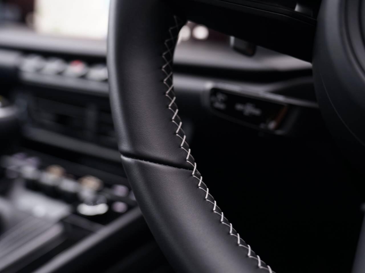 Porsche 911 view 33