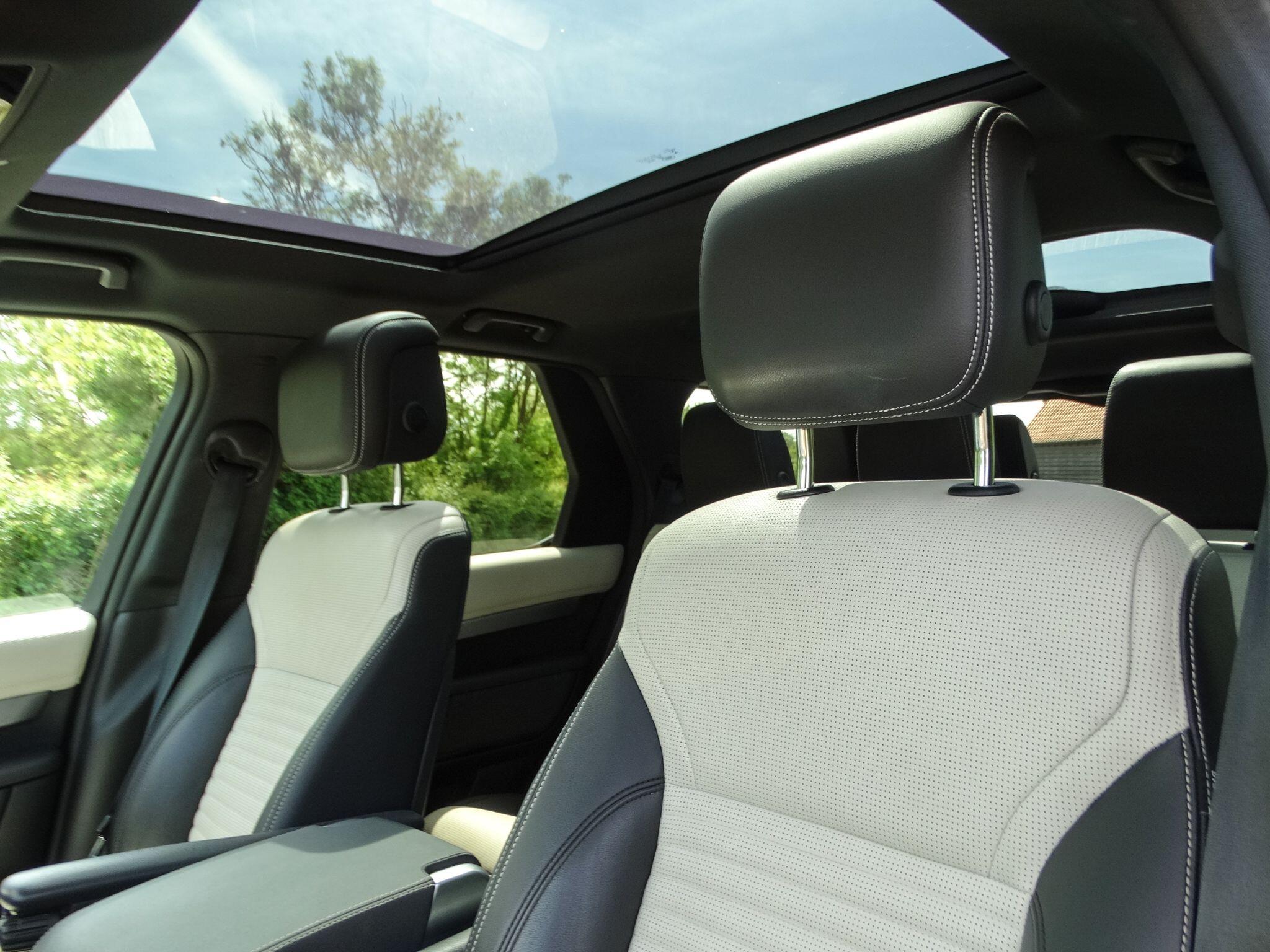 Land Rover Discovery 3 view 12